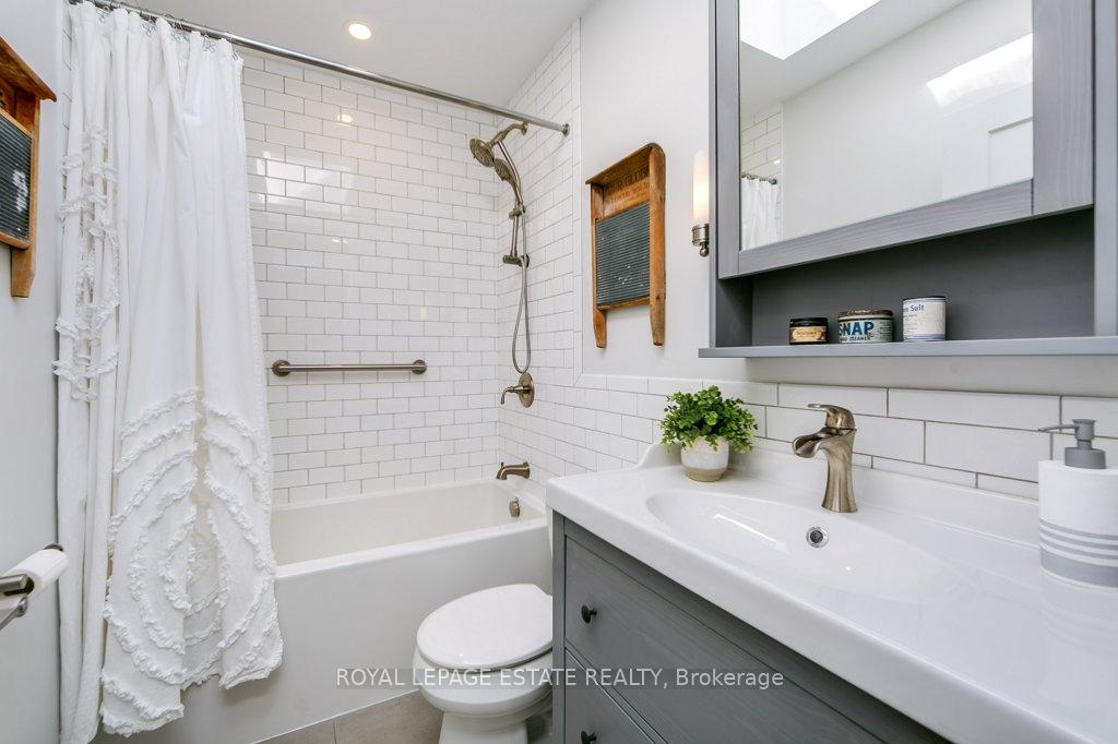 Photo 26 of 55 Winston Avenue, Scarborough, Birchcliffe-Cliffside — HOMEH