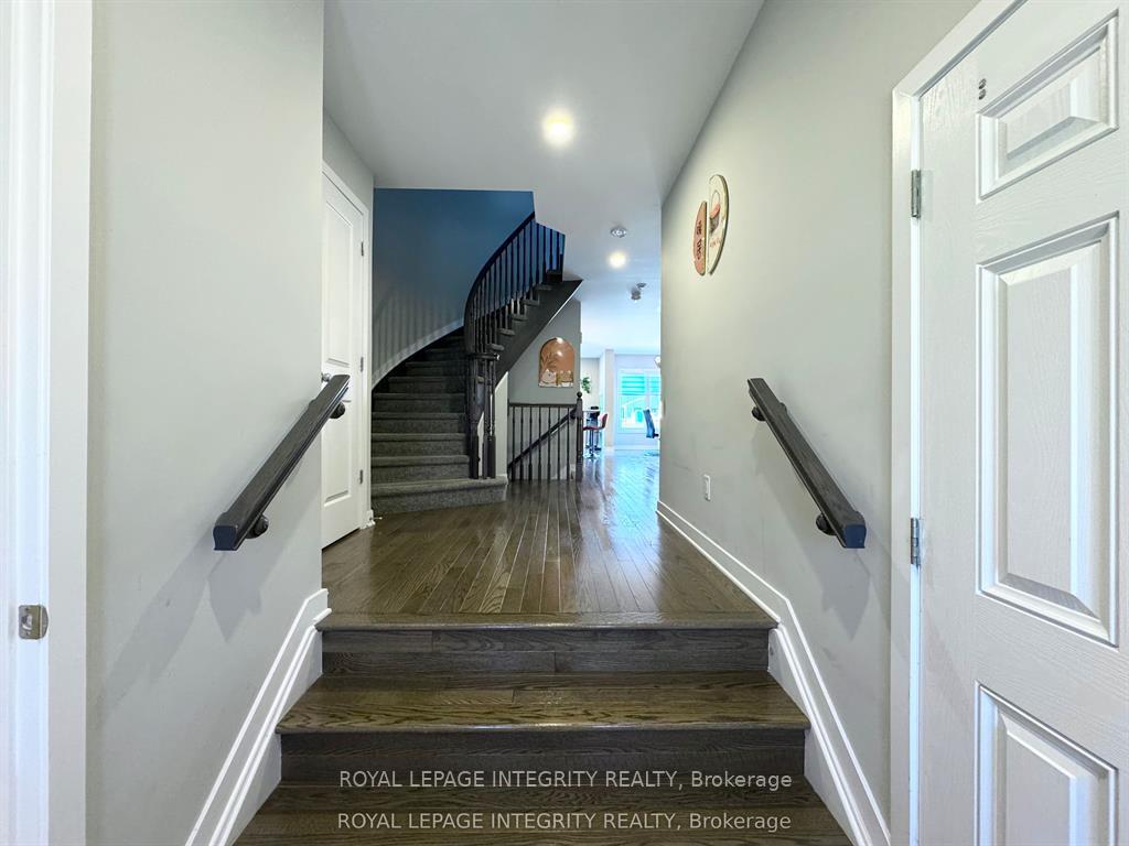 Photo 4 of 111 Sweetwater Lane, Ottawa, Kanata - Kanata Lakes/Heritage Hills — HOMEH