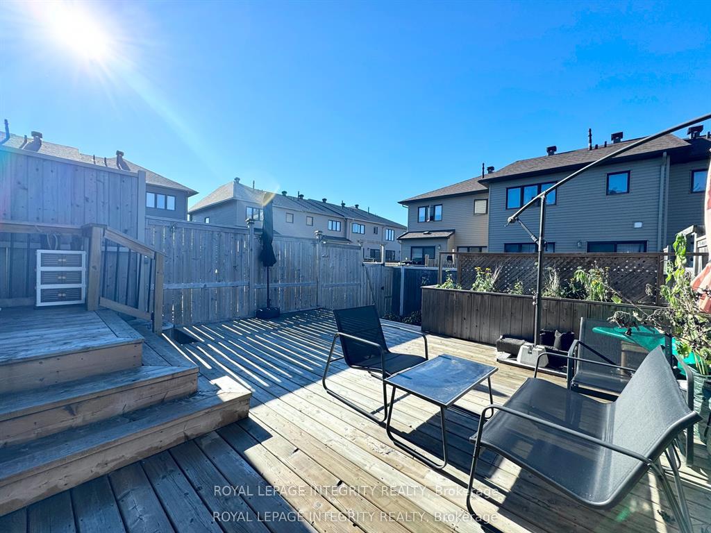Photo 33 of 111 Sweetwater Lane, Ottawa, Kanata - Kanata Lakes/Heritage Hills — HOMEH