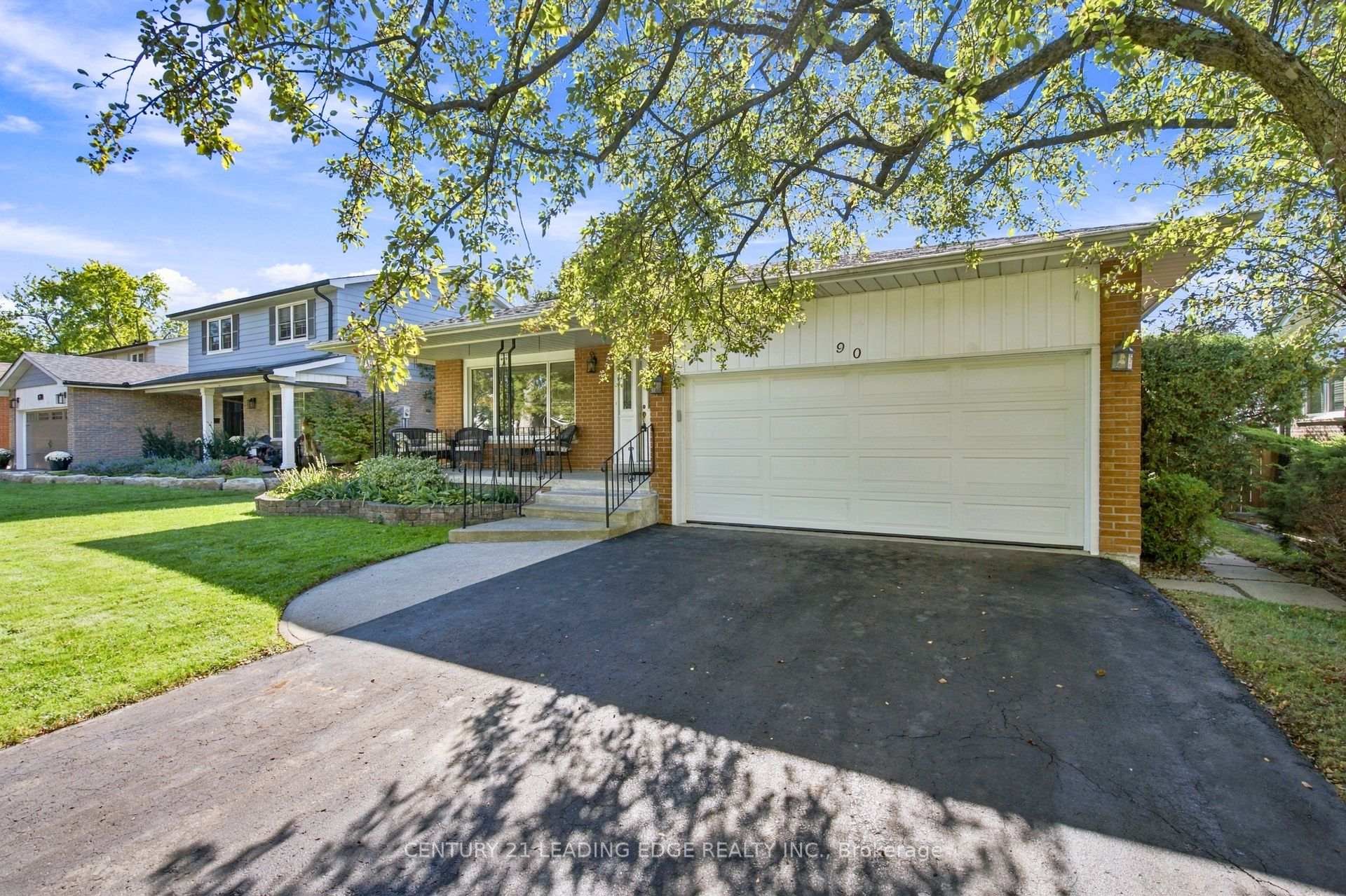 Photo 2 of 90 Pringle Avenue, Markham, Markham Village — HOMEH