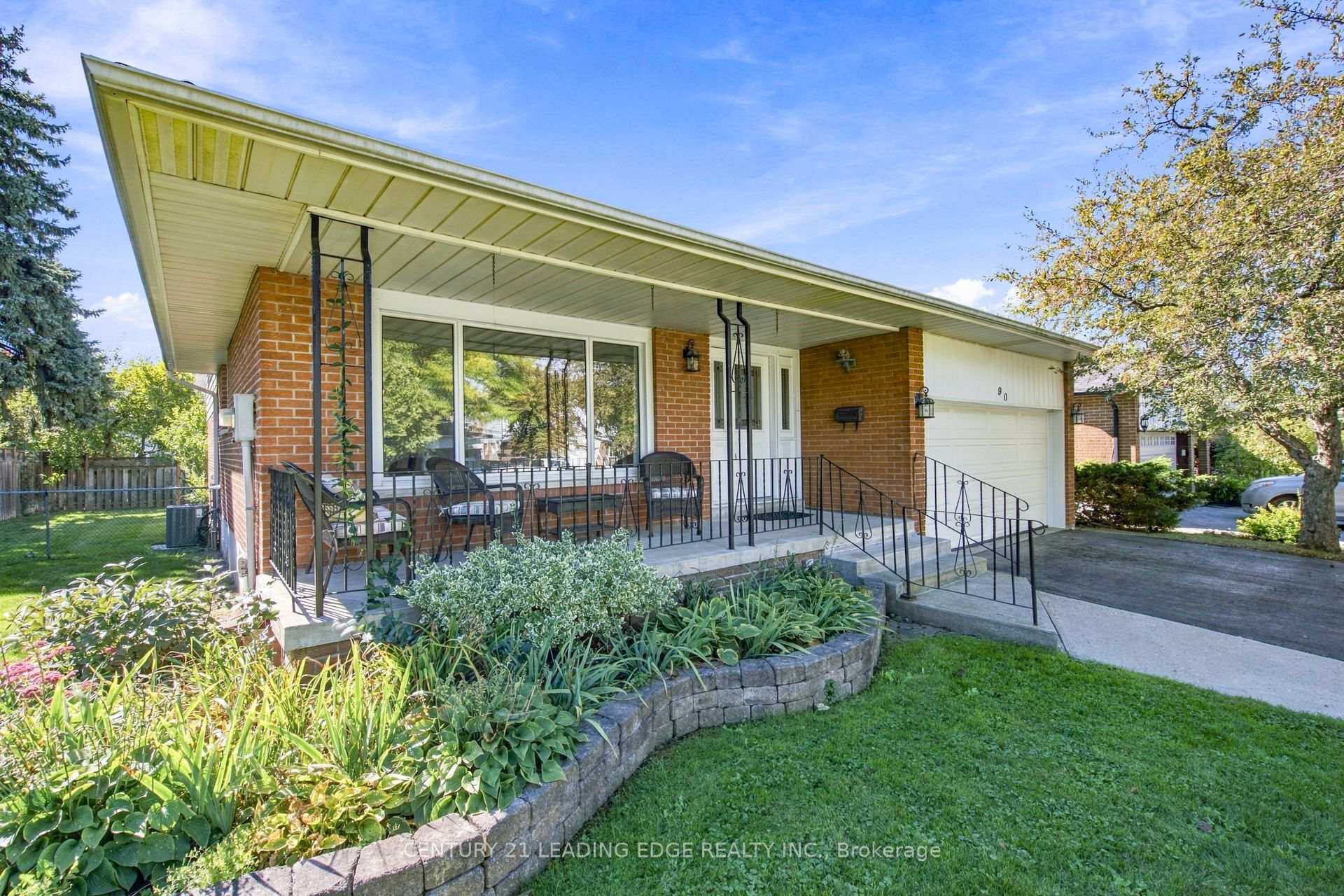 Photo 3 of 90 Pringle Avenue, Markham, Markham Village — HOMEH