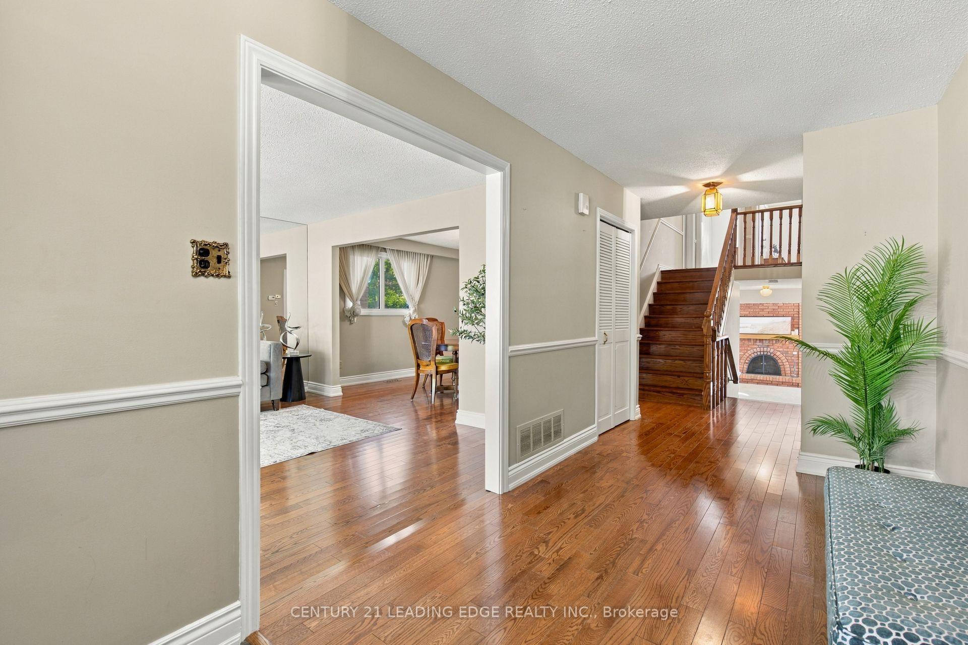 Photo 6 of 90 Pringle Avenue, Markham, Markham Village — HOMEH