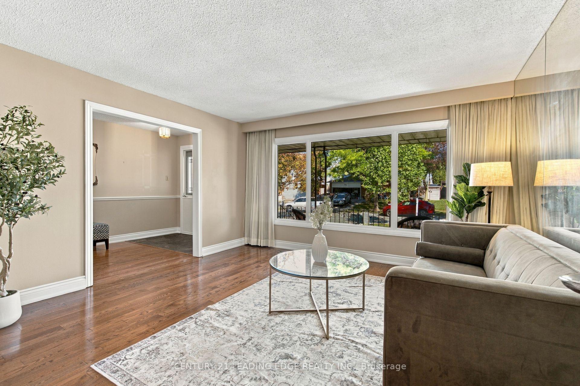 Photo 9 of 90 Pringle Avenue, Markham, Markham Village — HOMEH