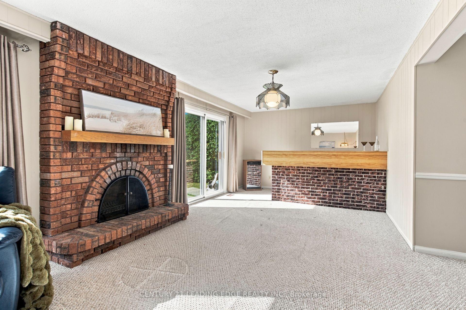 Photo 12 of 90 Pringle Avenue, Markham, Markham Village — HOMEH