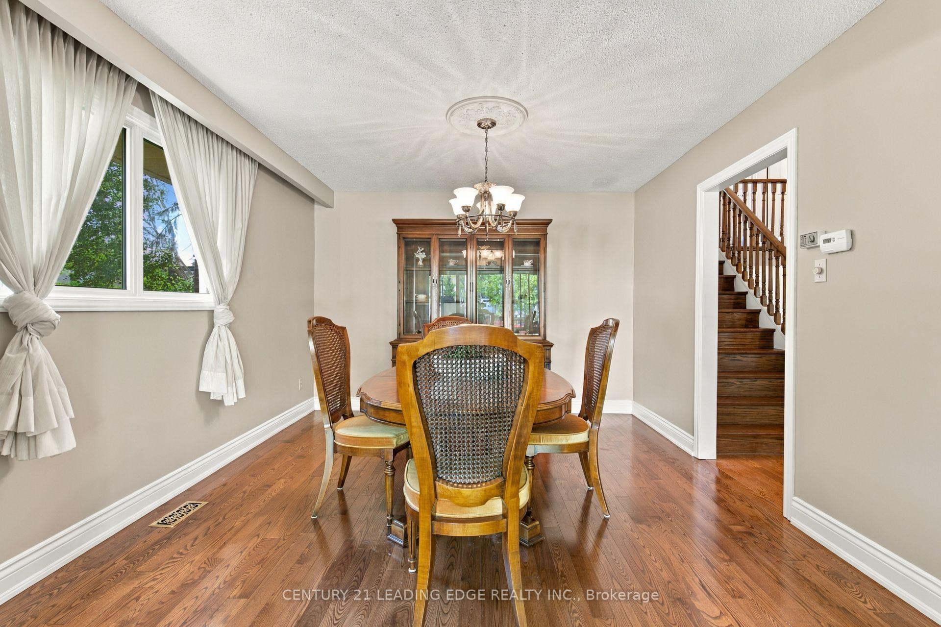 Photo 13 of 90 Pringle Avenue, Markham, Markham Village — HOMEH