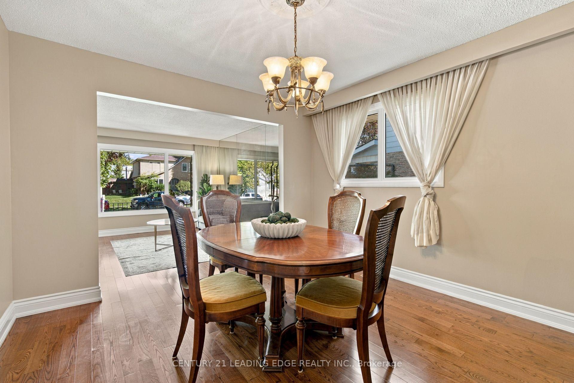 Photo 14 of 90 Pringle Avenue, Markham, Markham Village — HOMEH