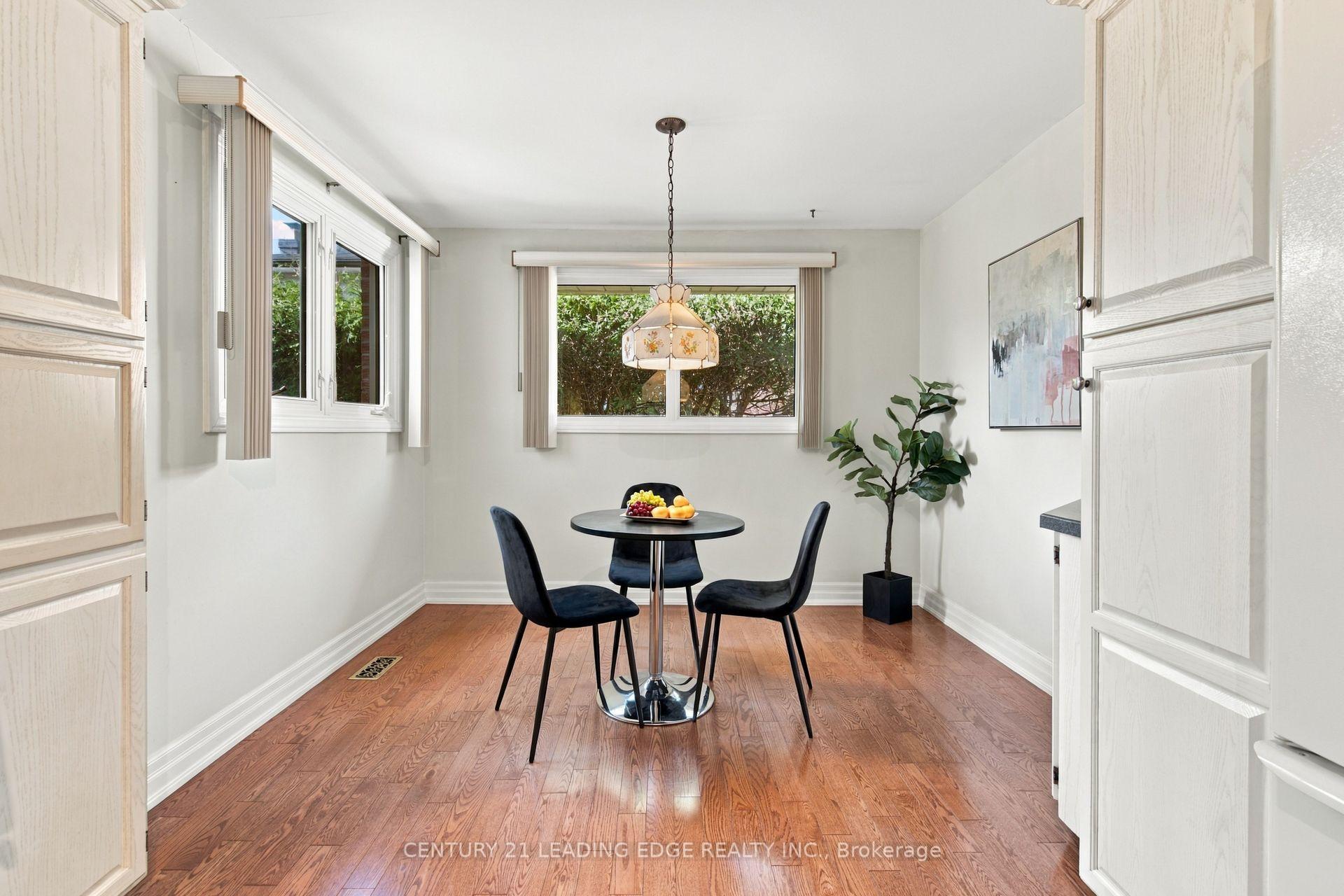 Photo 17 of 90 Pringle Avenue, Markham, Markham Village — HOMEH