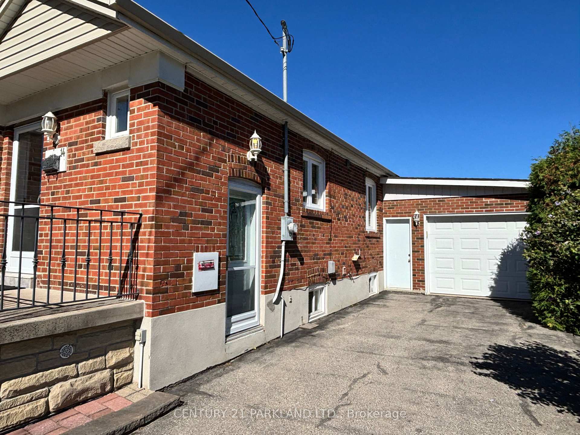 Photo 3 of 14 Orlando Boulevard, Scarborough, Wexford-Maryvale — HOMEH
