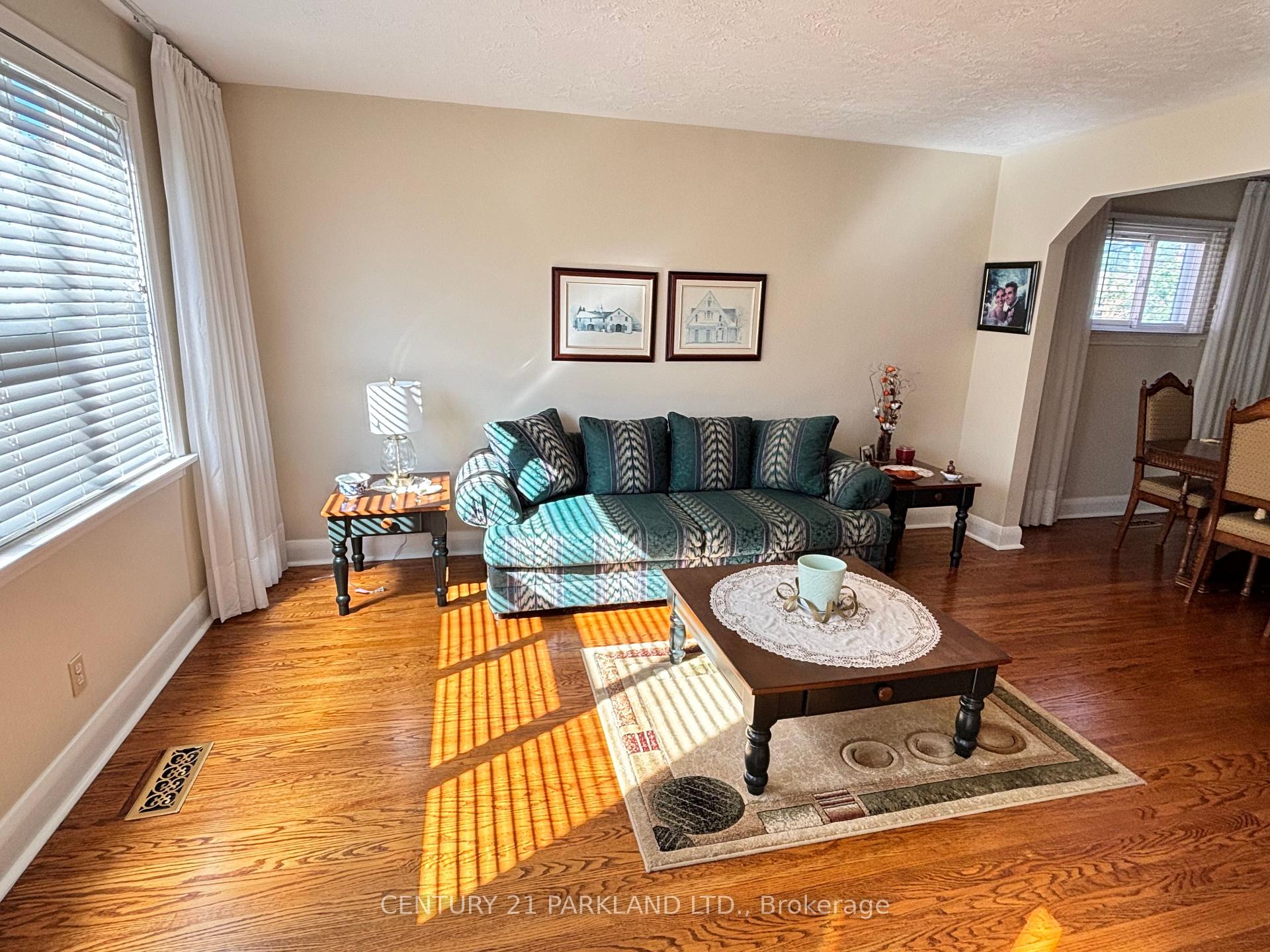 Photo 5 of 14 Orlando Boulevard, Scarborough, Wexford-Maryvale — HOMEH