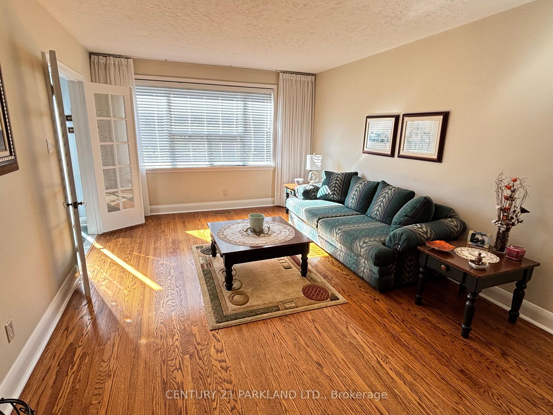 Photo 6 of 14 Orlando Boulevard, Scarborough, Wexford-Maryvale — HOMEH