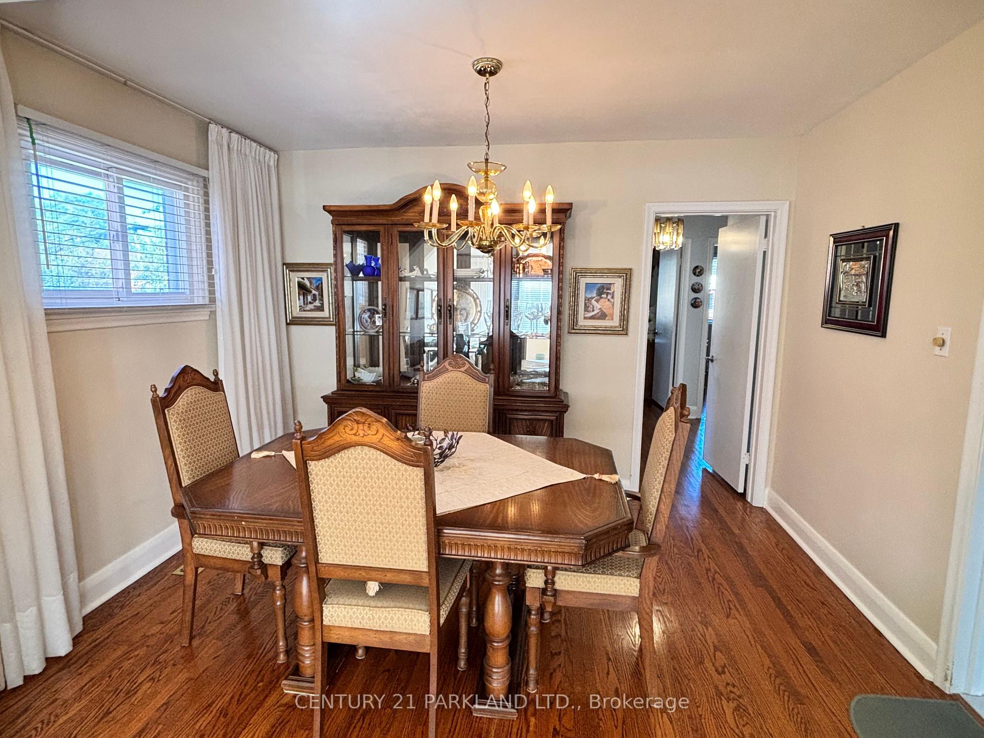 Photo 7 of 14 Orlando Boulevard, Scarborough, Wexford-Maryvale — HOMEH