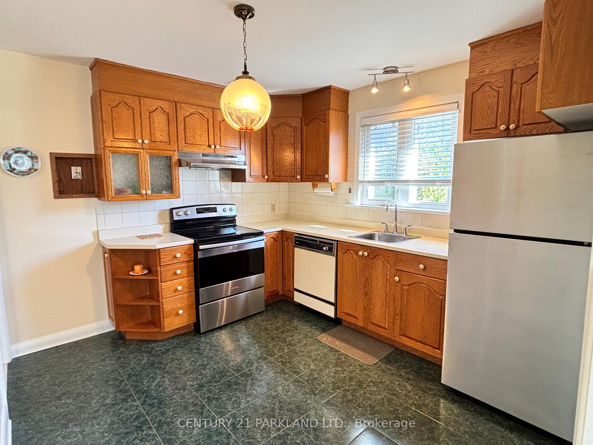 Photo 8 of 14 Orlando Boulevard, Scarborough, Wexford-Maryvale — HOMEH
