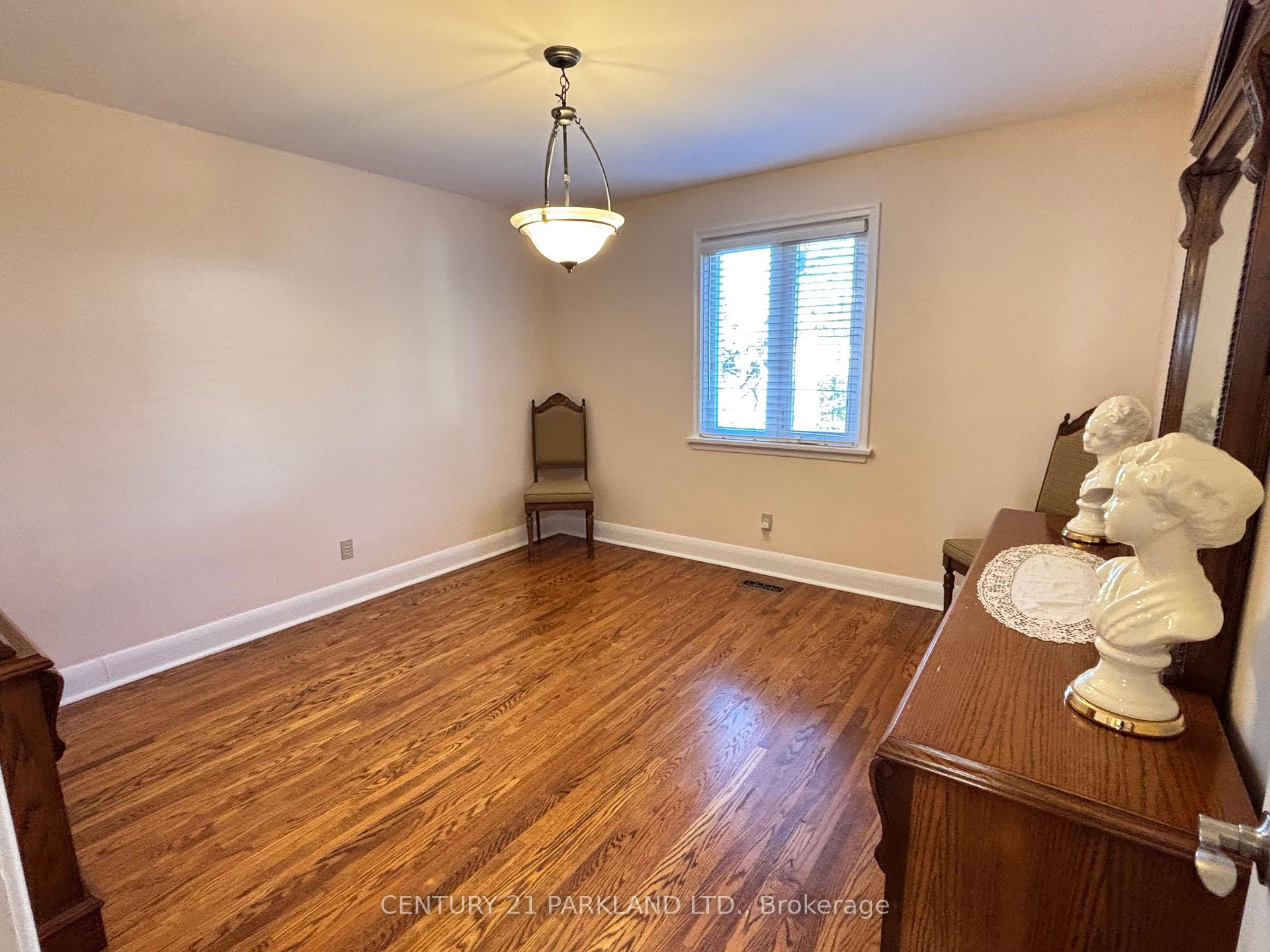 Photo 9 of 14 Orlando Boulevard, Scarborough, Wexford-Maryvale — HOMEH