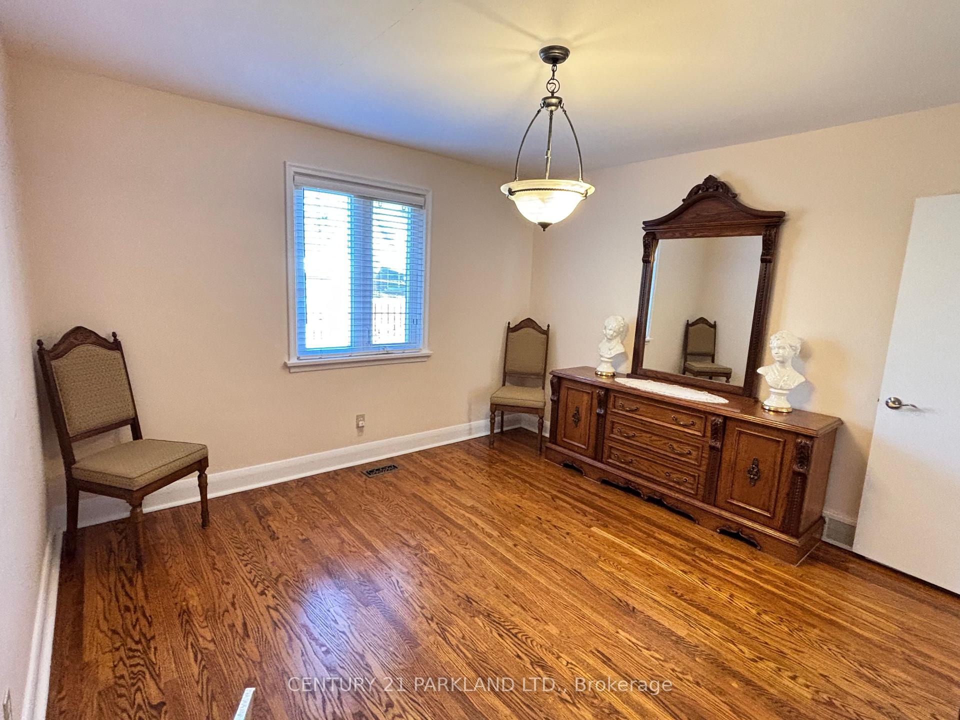 Photo 10 of 14 Orlando Boulevard, Scarborough, Wexford-Maryvale — HOMEH