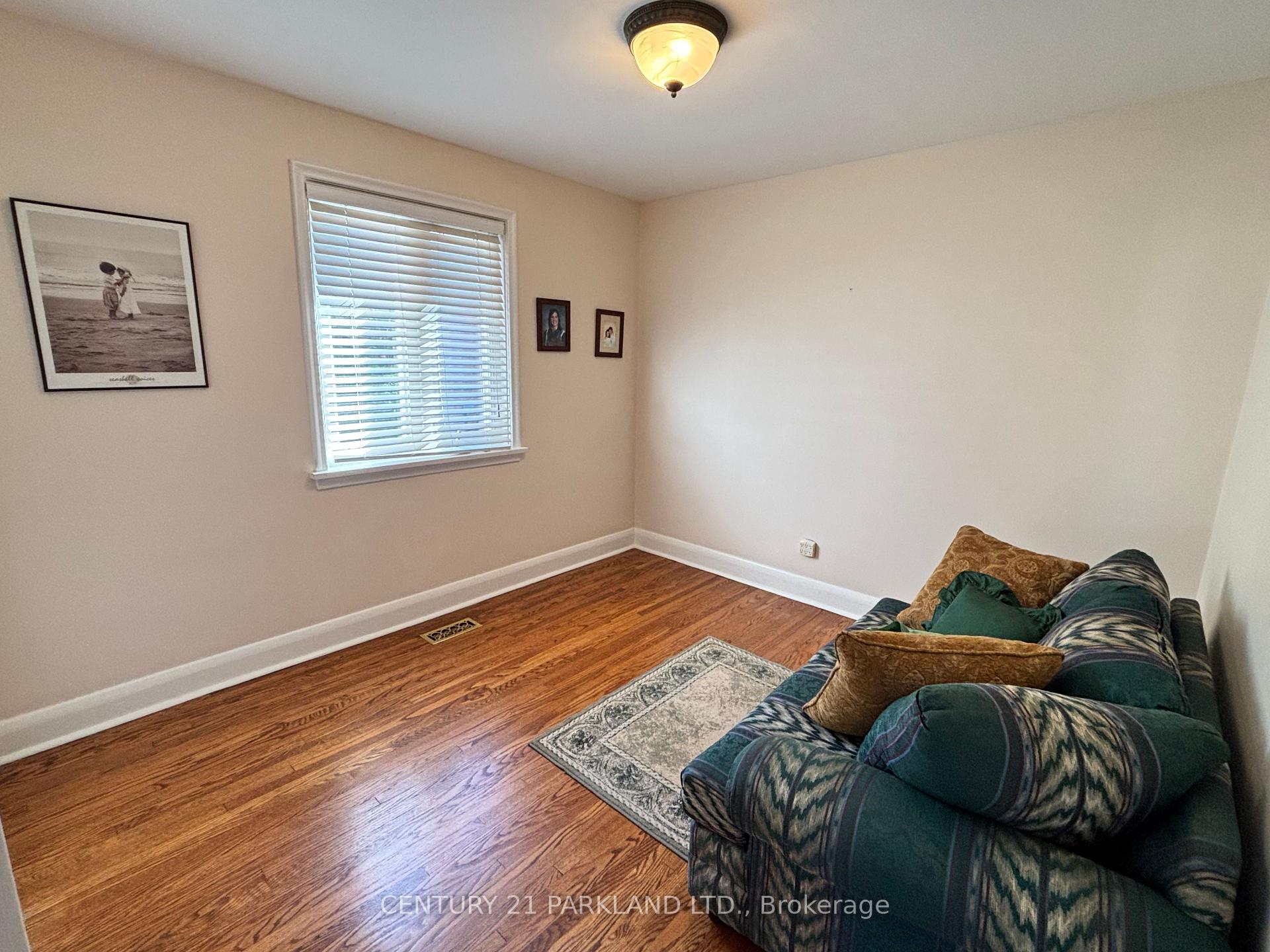 Photo 11 of 14 Orlando Boulevard, Scarborough, Wexford-Maryvale — HOMEH
