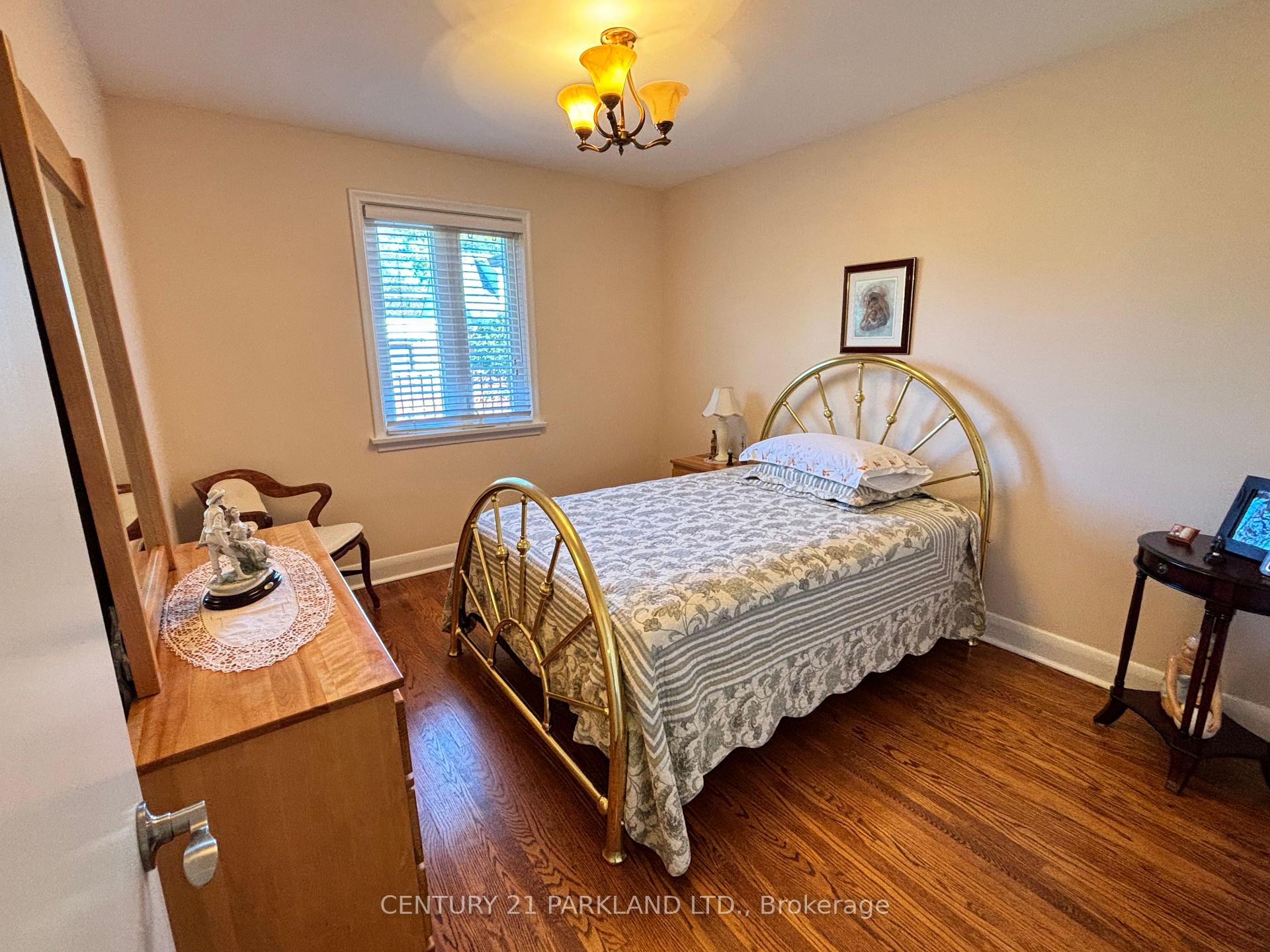 Photo 12 of 14 Orlando Boulevard, Scarborough, Wexford-Maryvale — HOMEH