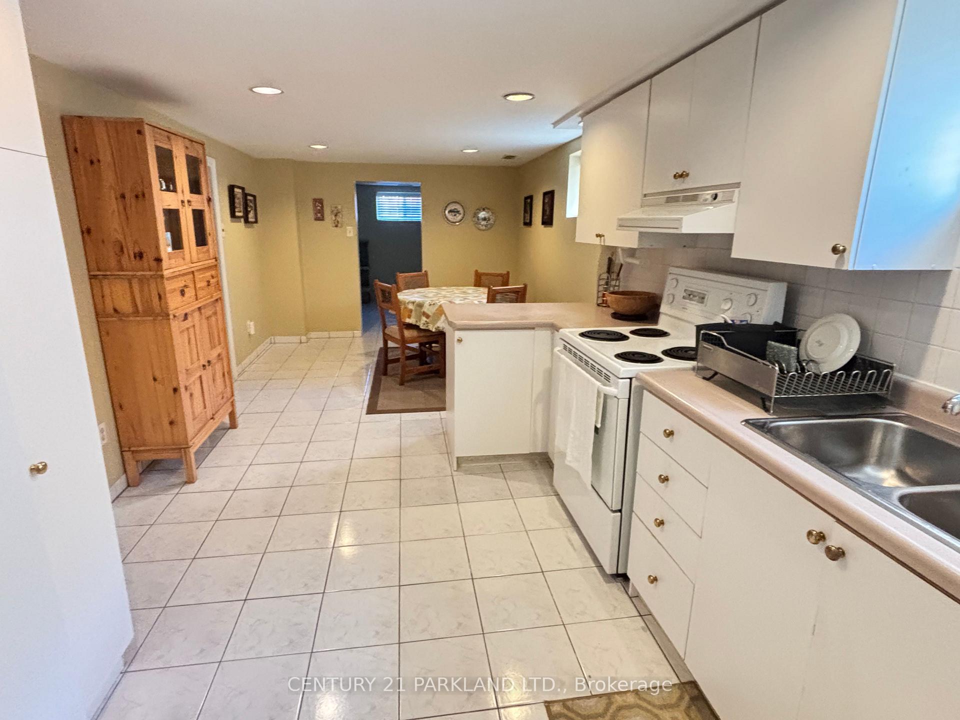 Photo 13 of 14 Orlando Boulevard, Scarborough, Wexford-Maryvale — HOMEH