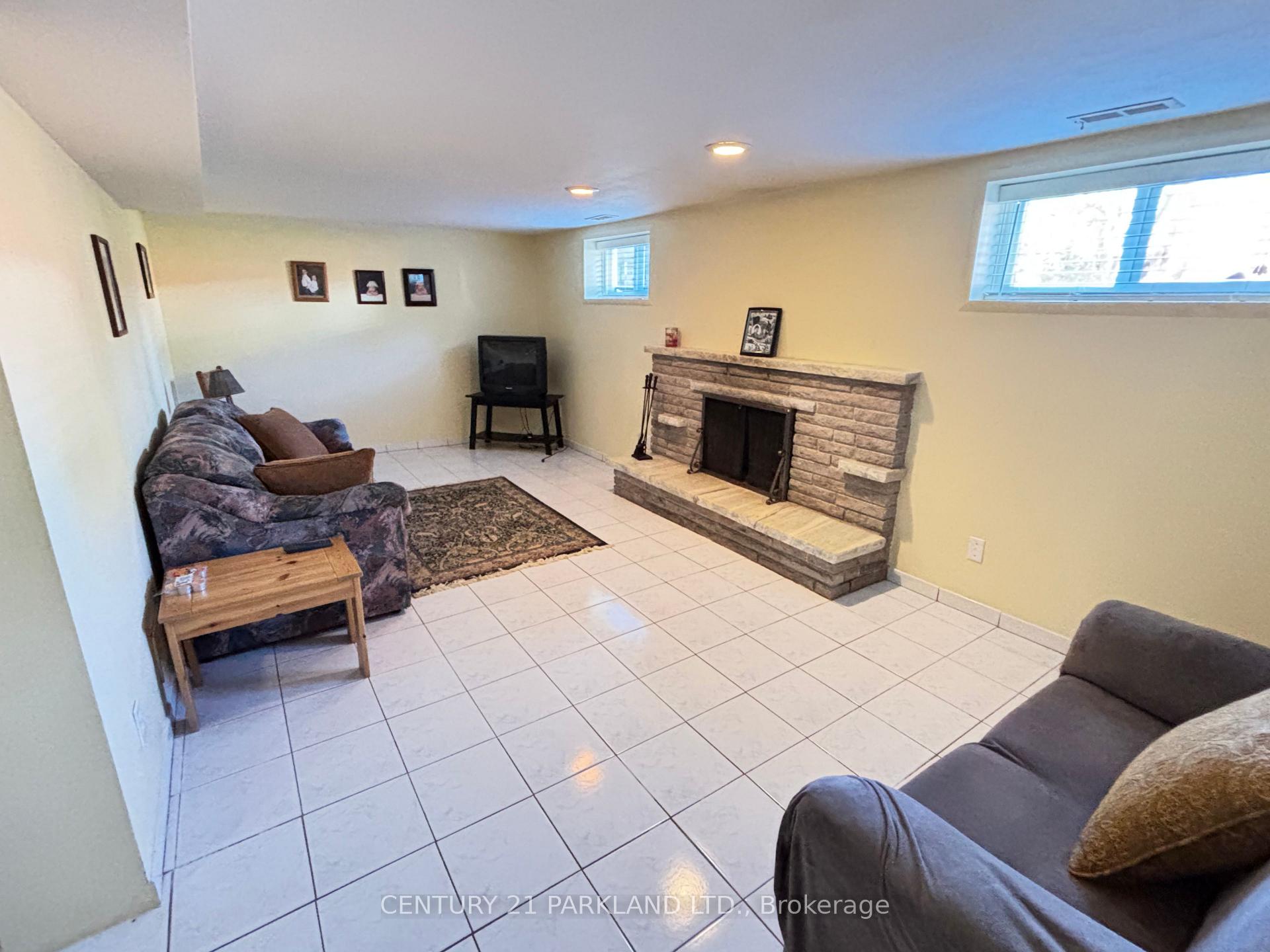 Photo 16 of 14 Orlando Boulevard, Scarborough, Wexford-Maryvale — HOMEH