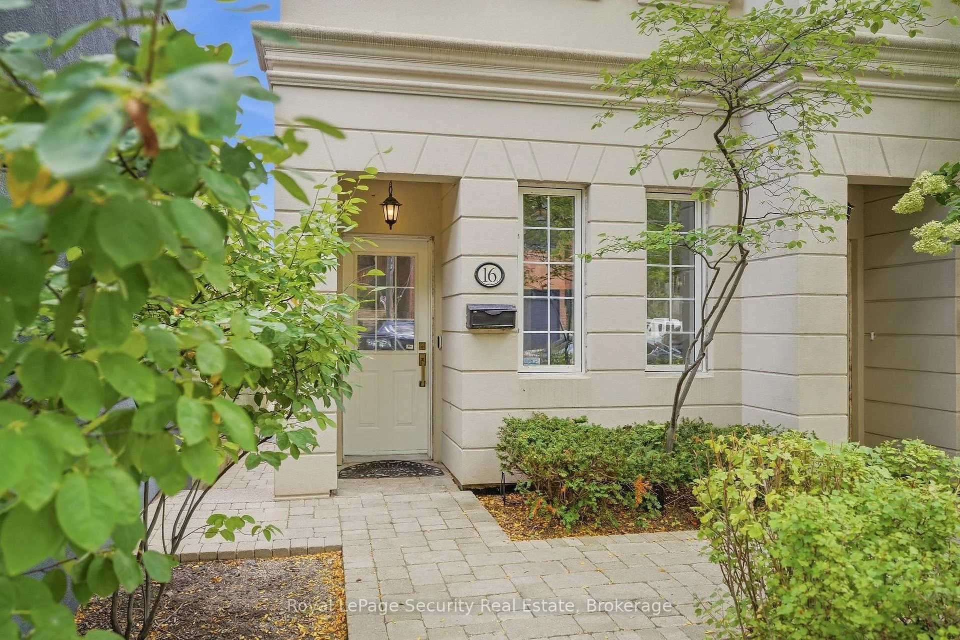 Photo 4 of Unit 16, 645 Davenport Road, Toronto, Casa Loma — HOMEH