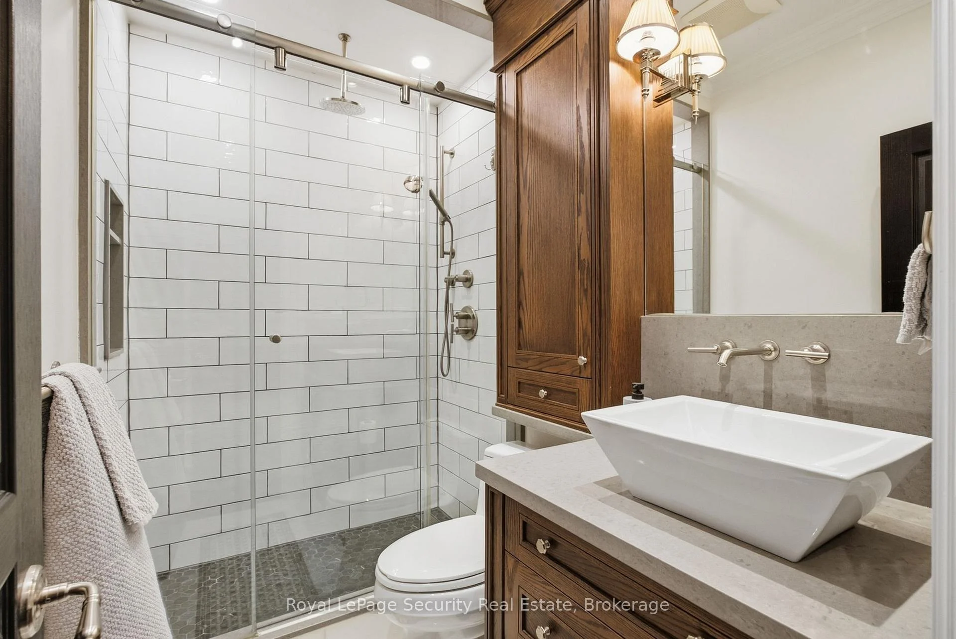 Photo 5 of Unit 16, 645 Davenport Road, Toronto, Casa Loma — HOMEH