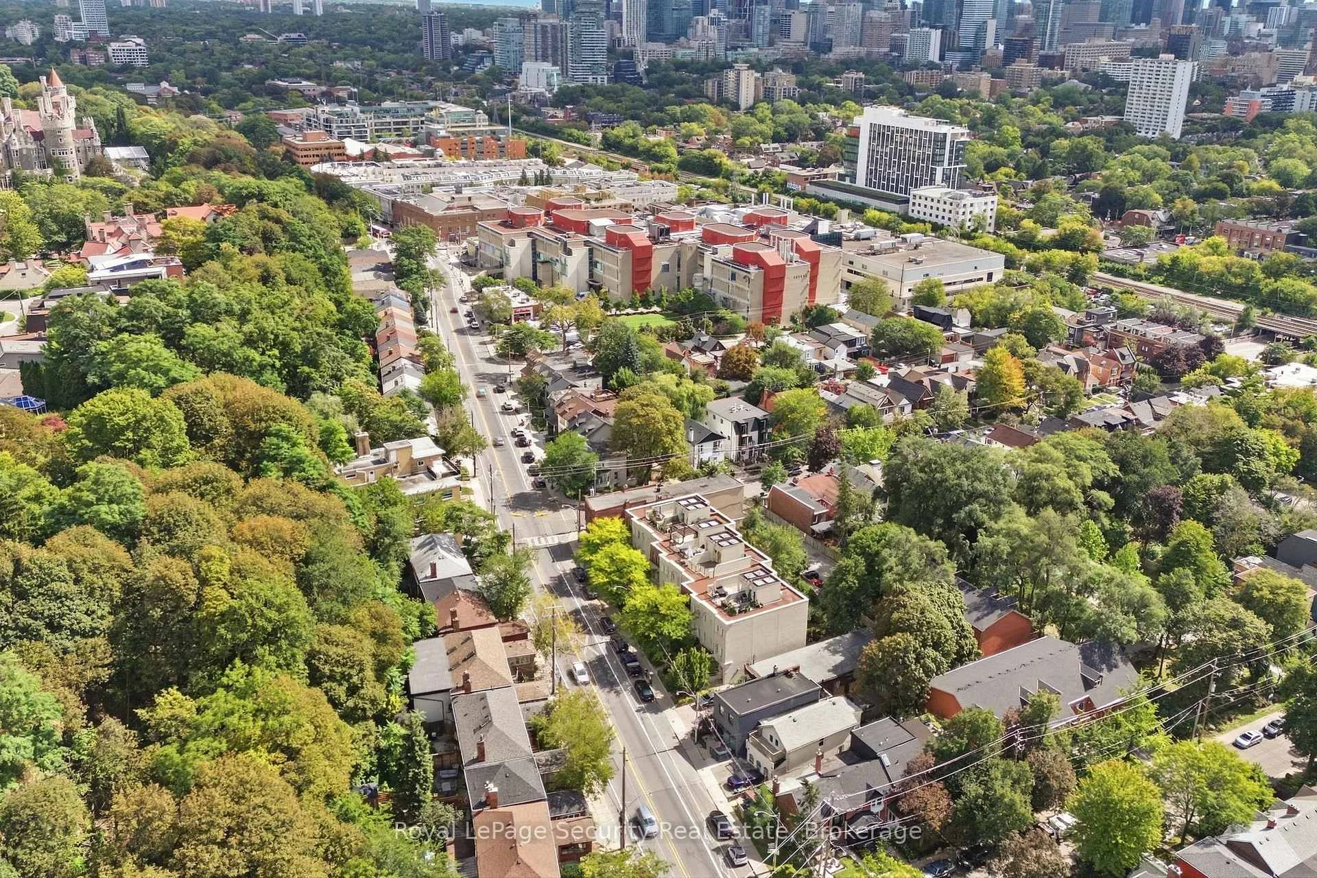 Photo 10 of Unit 16, 645 Davenport Road, Toronto, Casa Loma — HOMEH