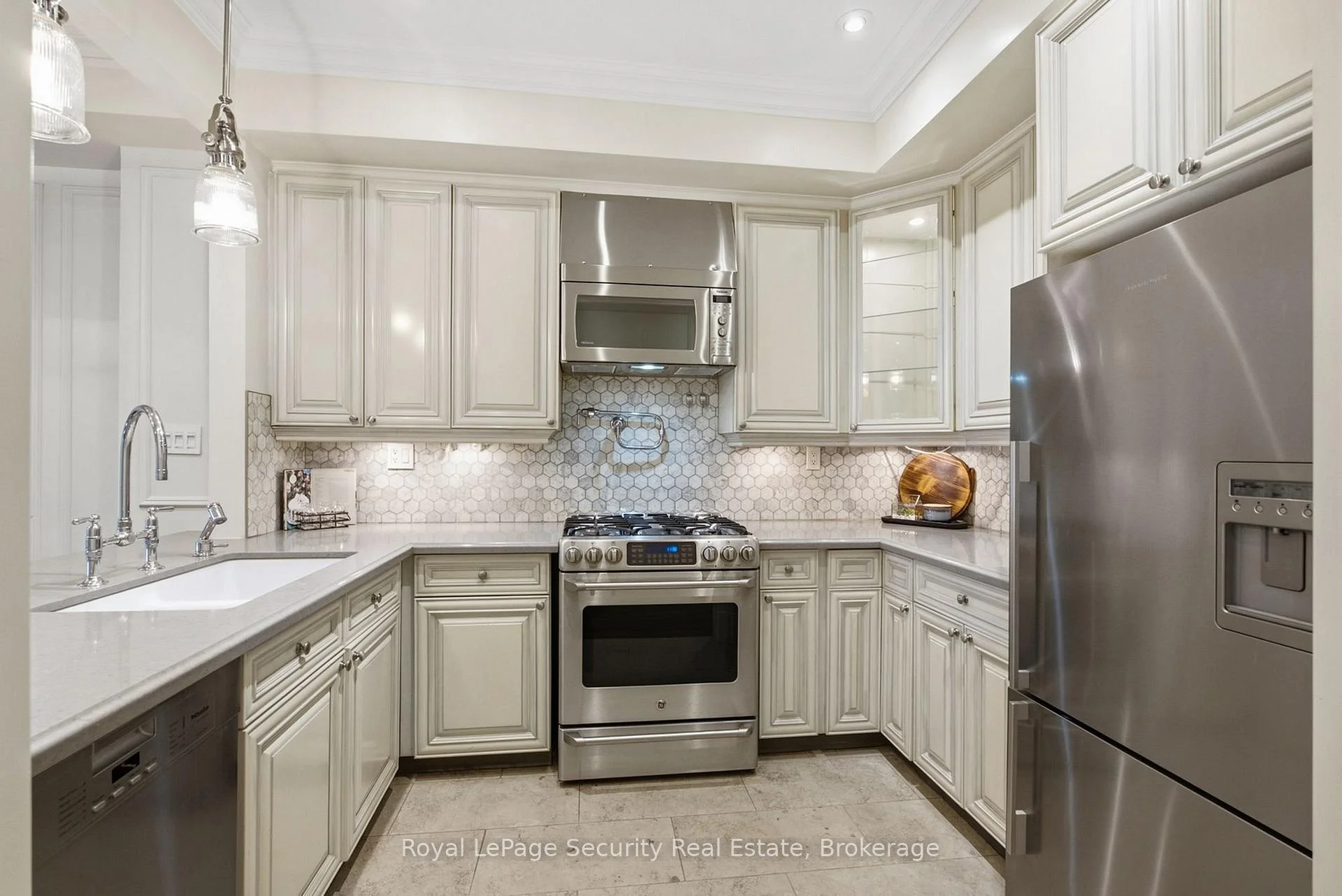 Photo 26 of Unit 16, 645 Davenport Road, Toronto, Casa Loma — HOMEH