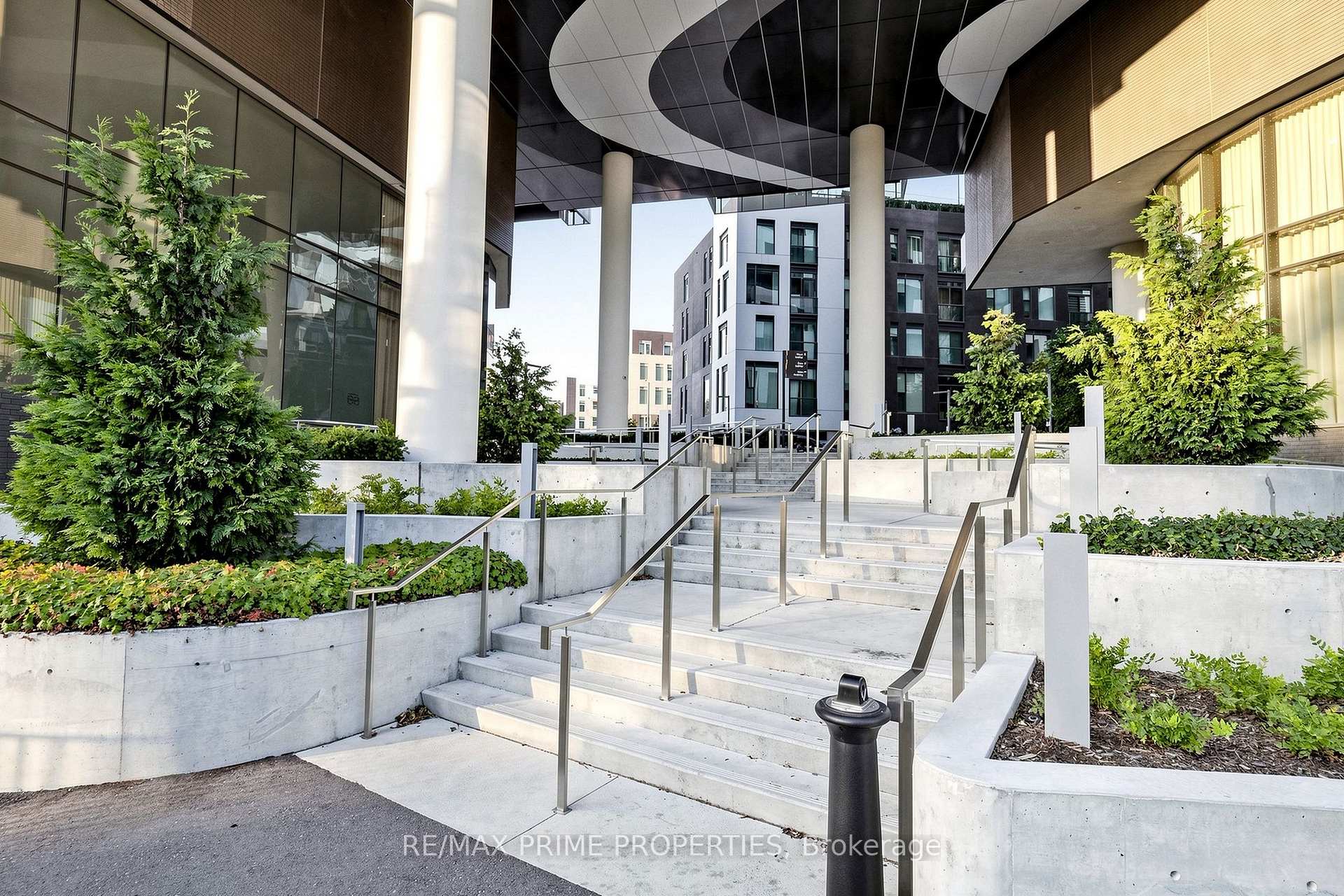 Photo 3 of Unit 19, 25 Adra Grado Way, North York, Bayview Village — HOMEH