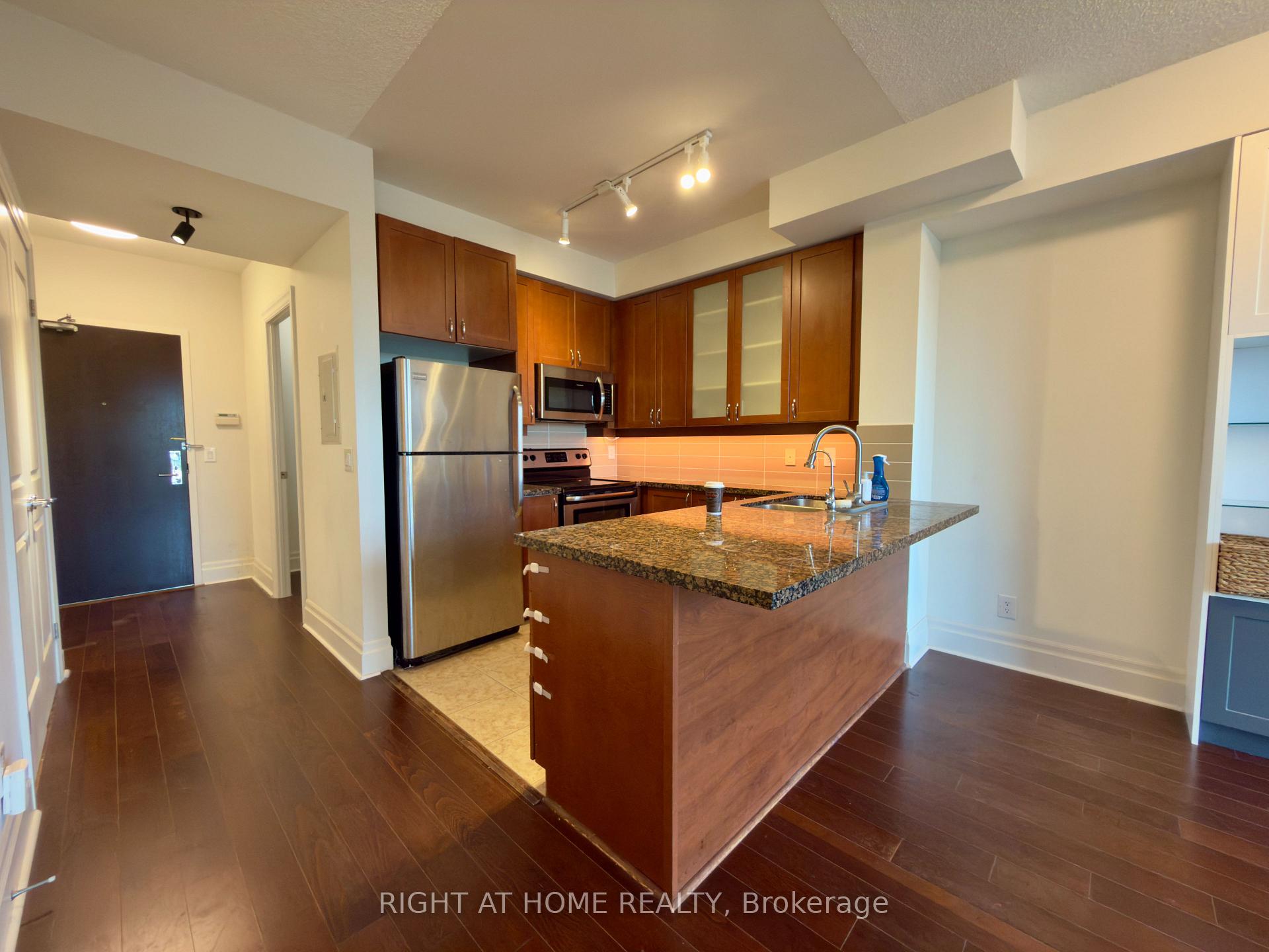 Photo 2 of Unit 310, 131 Upper Duke Crescent, Markham, Unionville — HOMEH