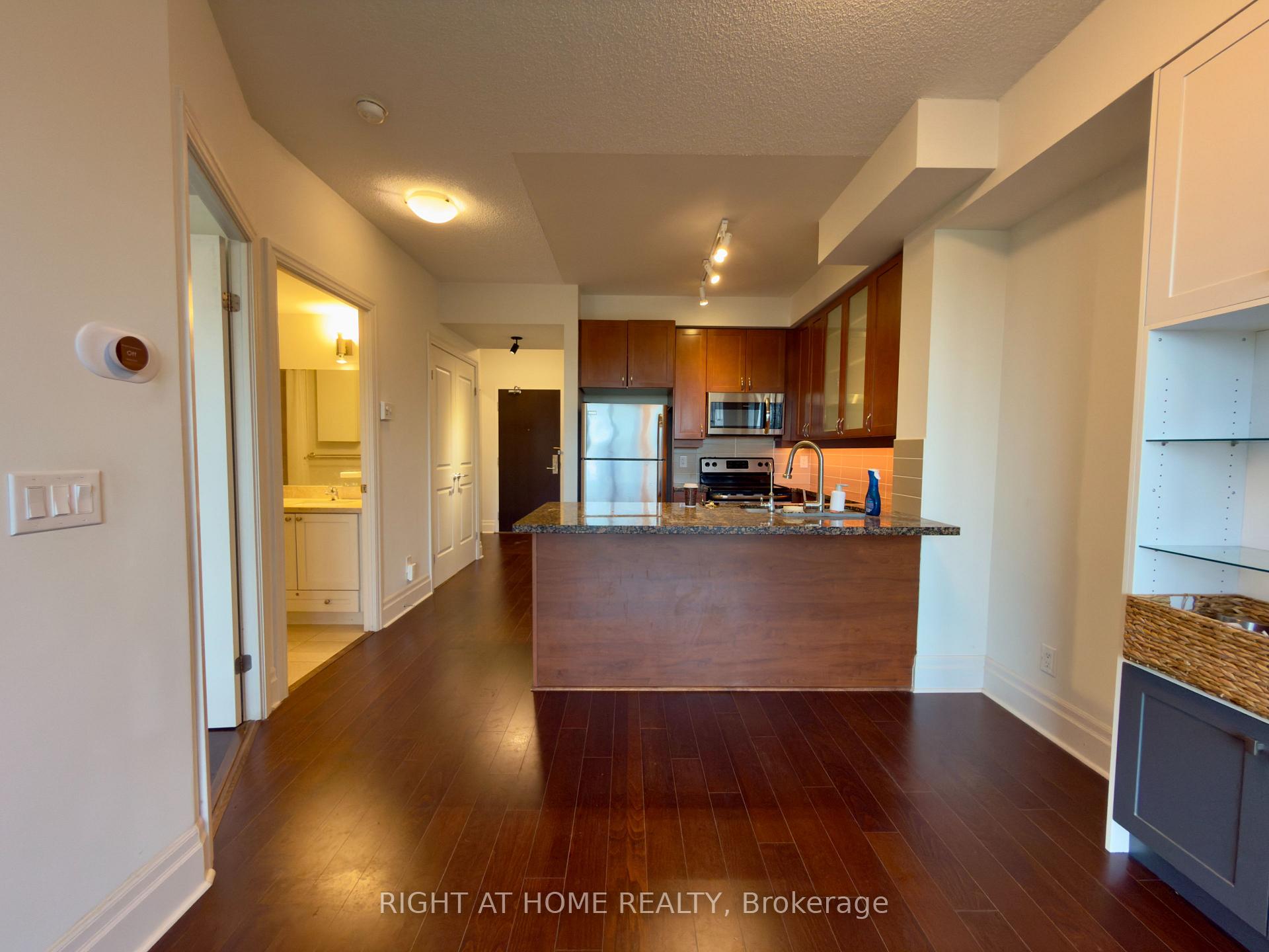 Photo 3 of Unit 310, 131 Upper Duke Crescent, Markham, Unionville — HOMEH