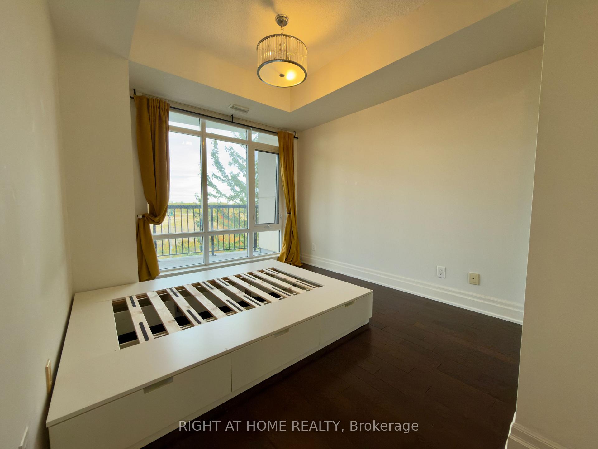 Photo 4 of Unit 310, 131 Upper Duke Crescent, Markham, Unionville — HOMEH