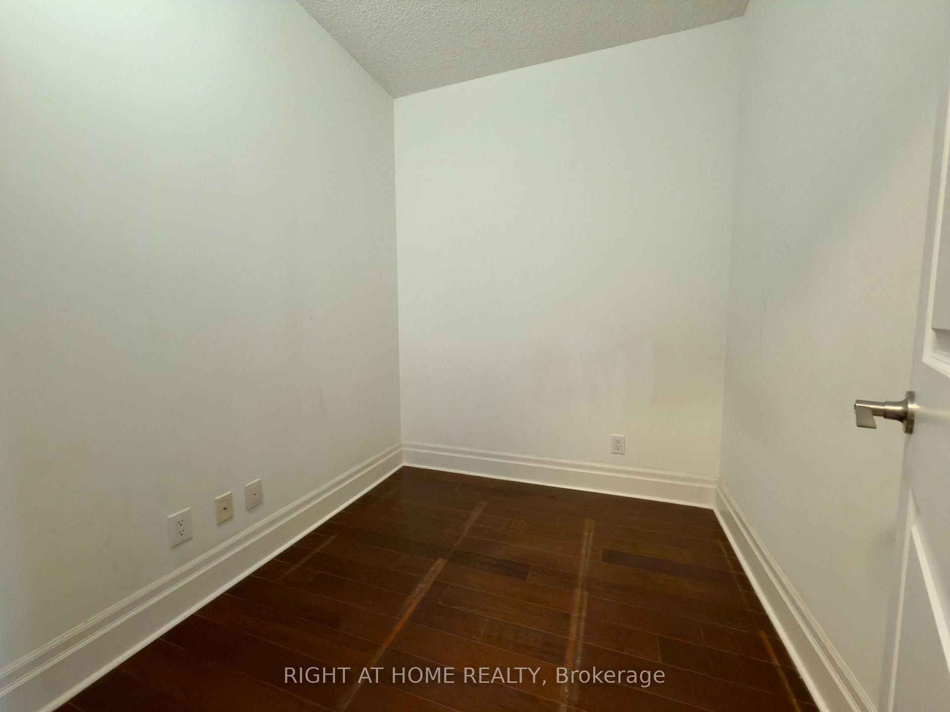 Photo 6 of Unit 310, 131 Upper Duke Crescent, Markham, Unionville — HOMEH