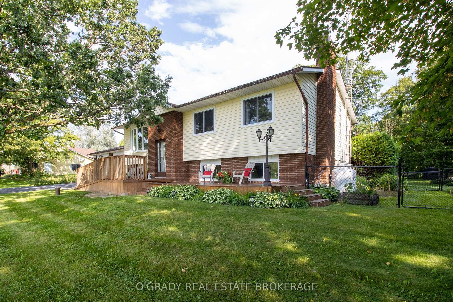 Photo 3 of 5217 Algonquin Road, Augusta, Augusta Twp — HOMEH
