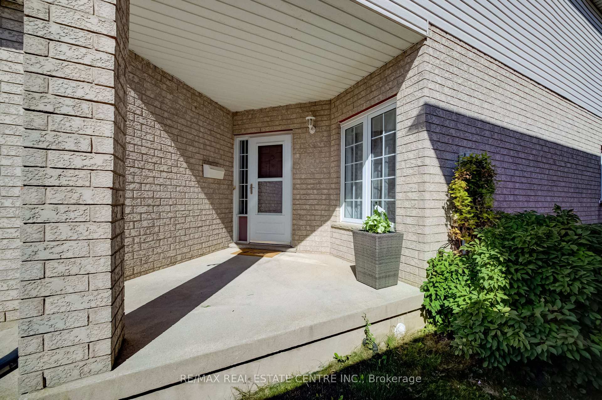 Photo 4 of 295 Gatehouse Drive, Cambridge, Little's Corners — HOMEH