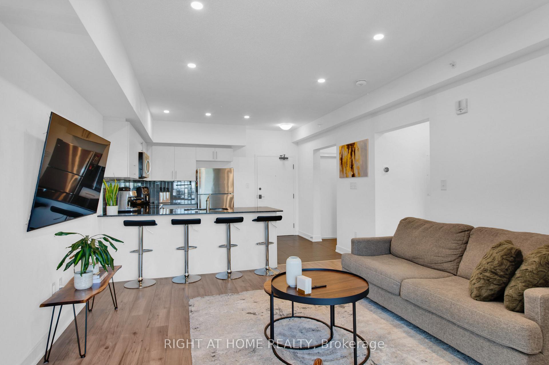 Photo 10 of Unit 507, 4 Spice Way, Barrie, Rural Barrie Southeast — HOMEH