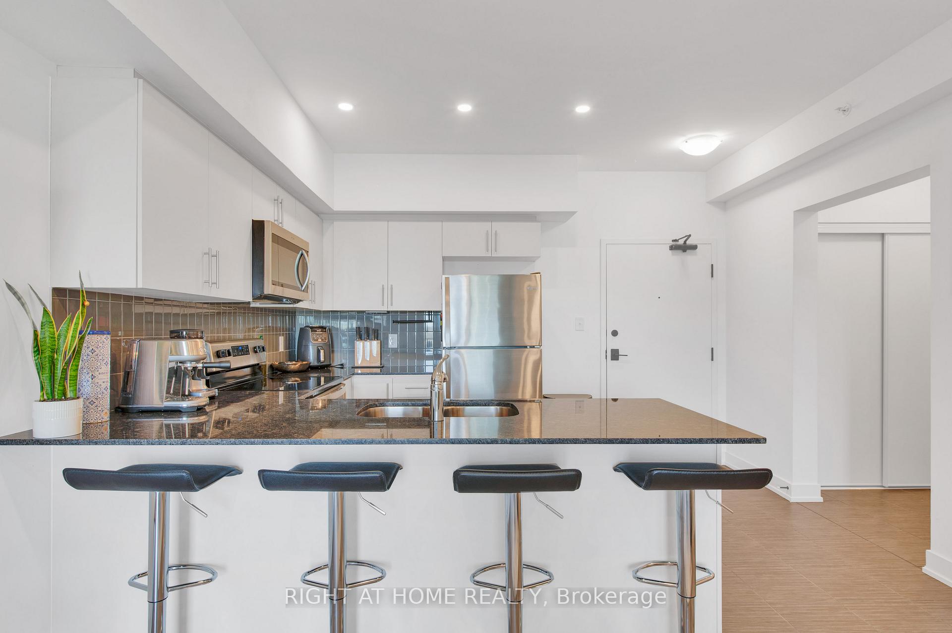 Photo 12 of Unit 507, 4 Spice Way, Barrie, Rural Barrie Southeast — HOMEH