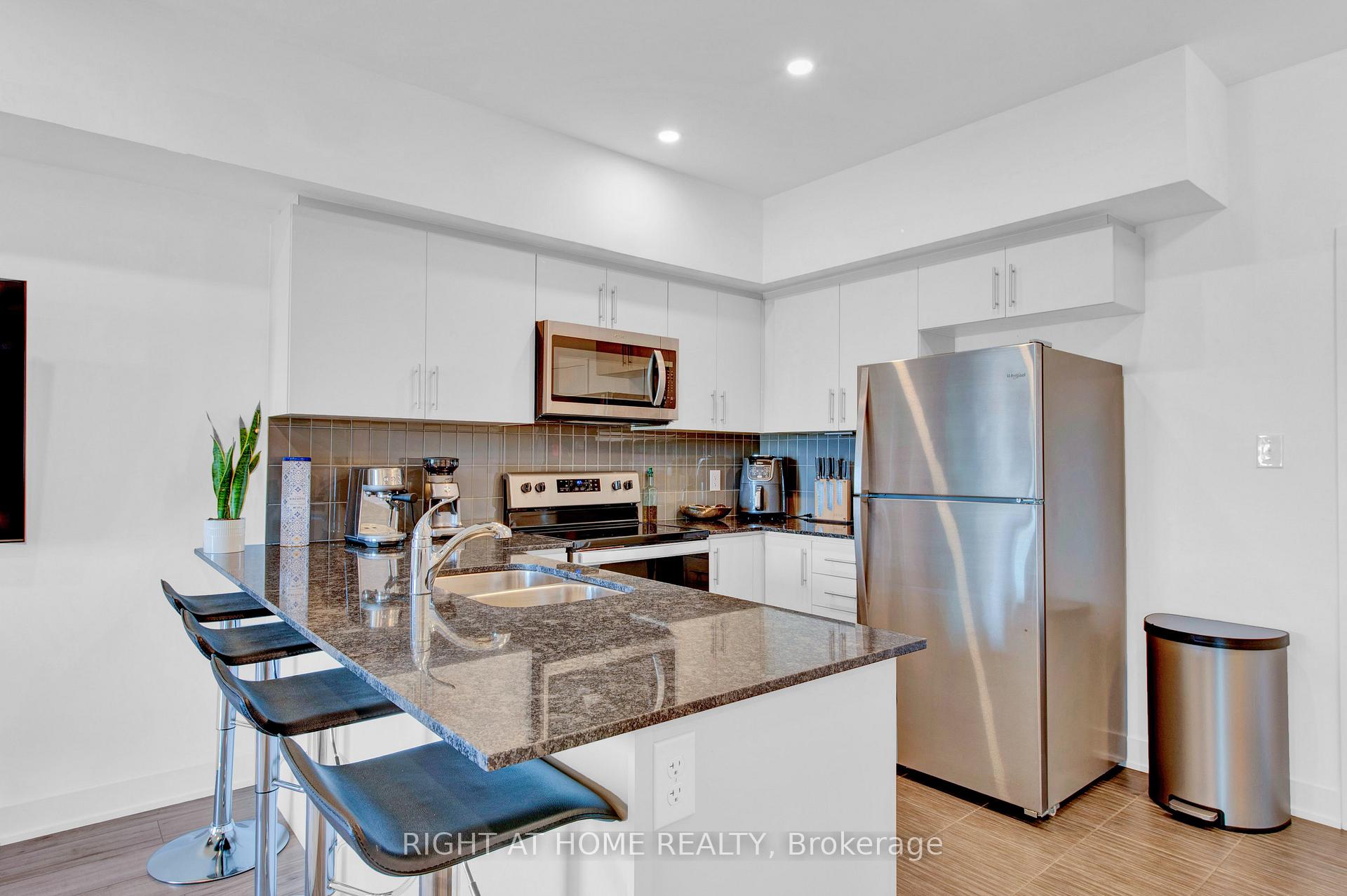 Photo 13 of Unit 507, 4 Spice Way, Barrie, Rural Barrie Southeast — HOMEH