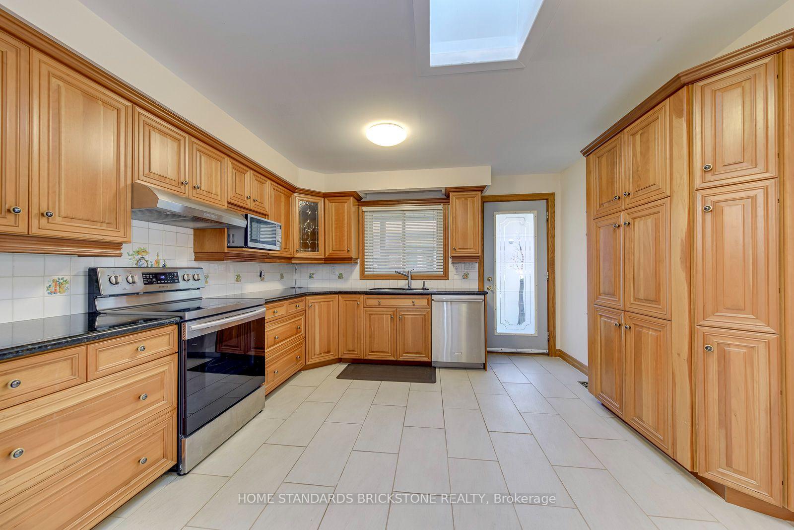 Photo 13 of 181 Clark Avenue, Markham, Thornhill — HOMEH