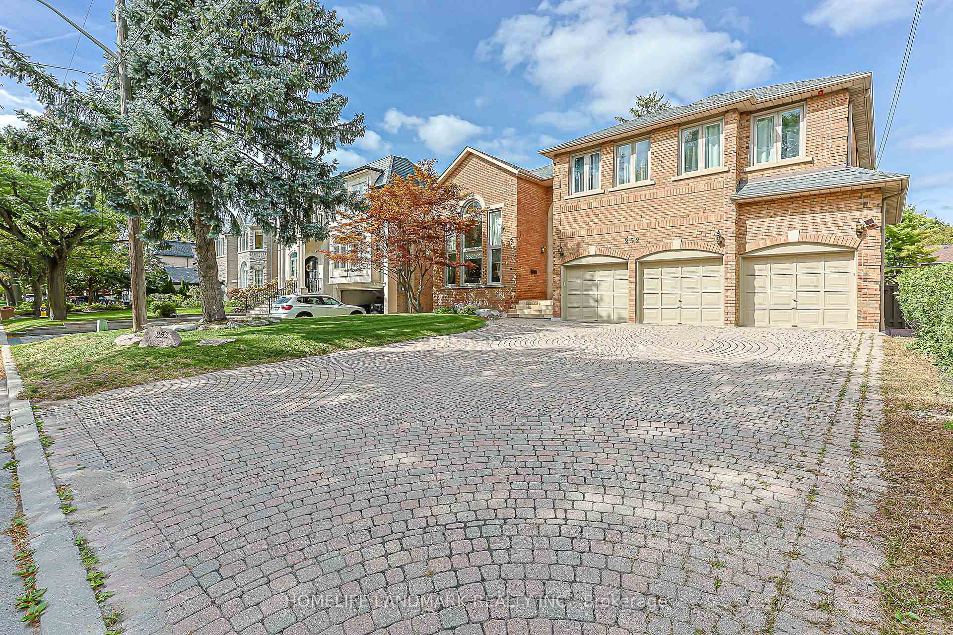 Front of 252 Dunview Avenue N