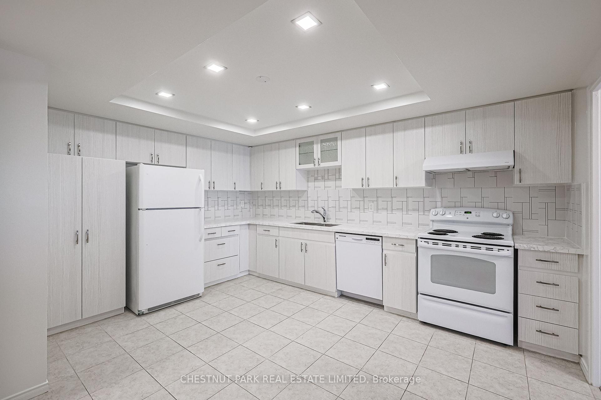 Photo 12 of Unit 305, 131 Beecroft Road, North York, Lansing-Westgate — HOMEH