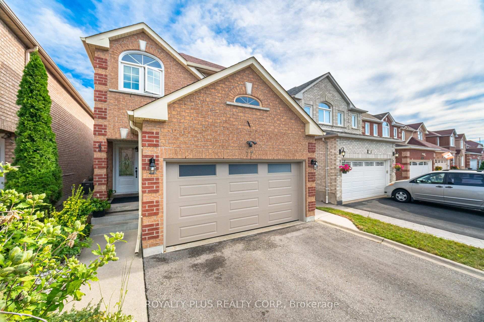 Photo 4 of 77 Arthurs Crescent, Brampton, Fletcher's West — HOMEH