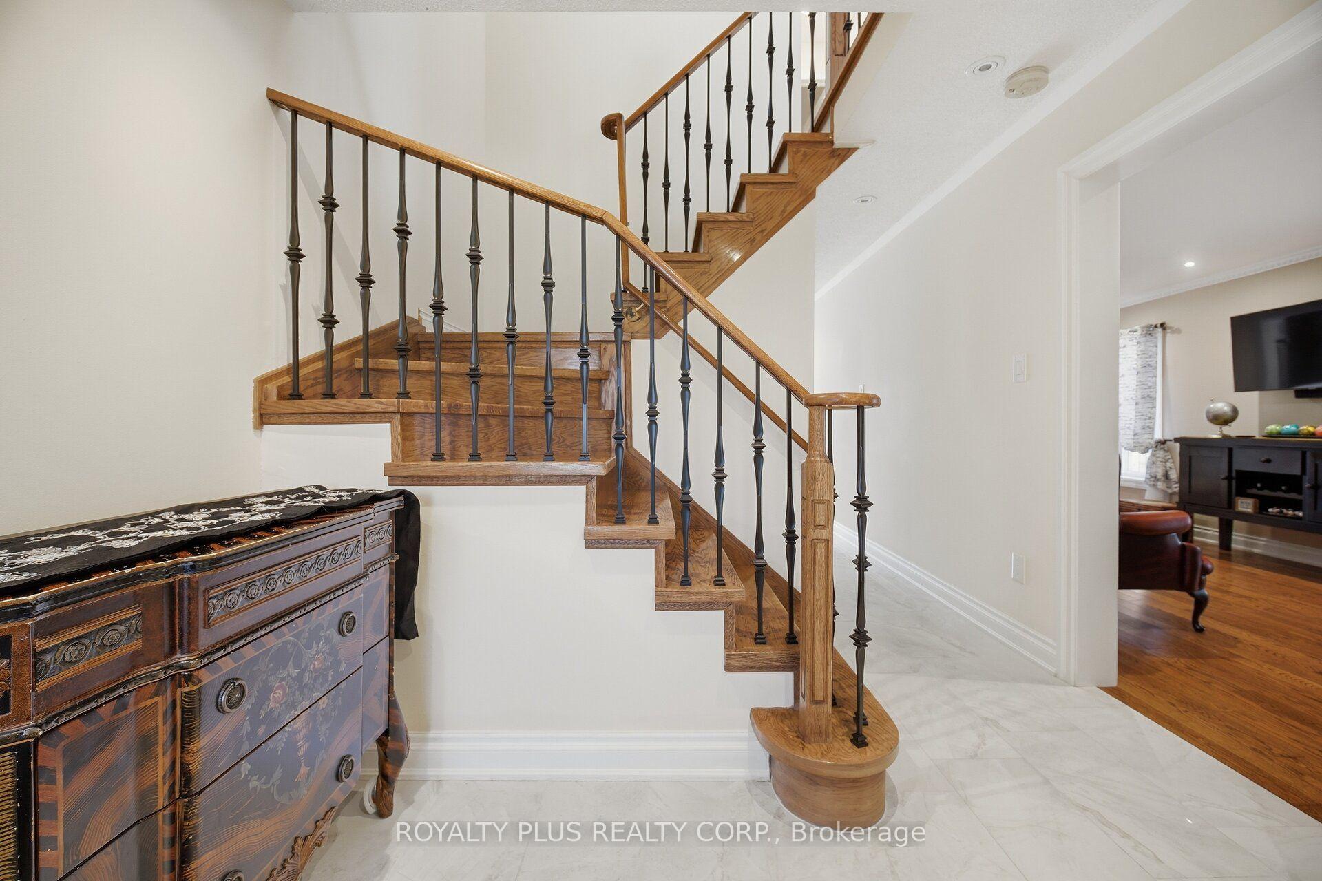 Photo 6 of 77 Arthurs Crescent, Brampton, Fletcher's West — HOMEH