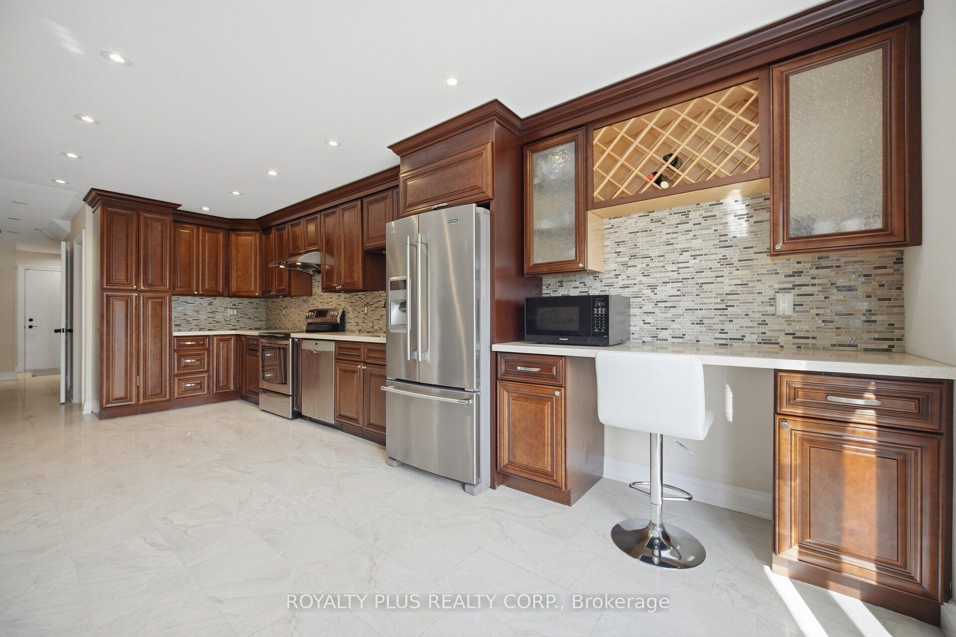 Photo 10 of 77 Arthurs Crescent, Brampton, Fletcher's West — HOMEH