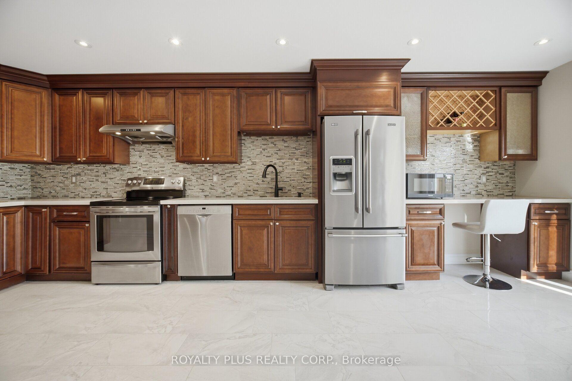 Photo 11 of 77 Arthurs Crescent, Brampton, Fletcher's West — HOMEH
