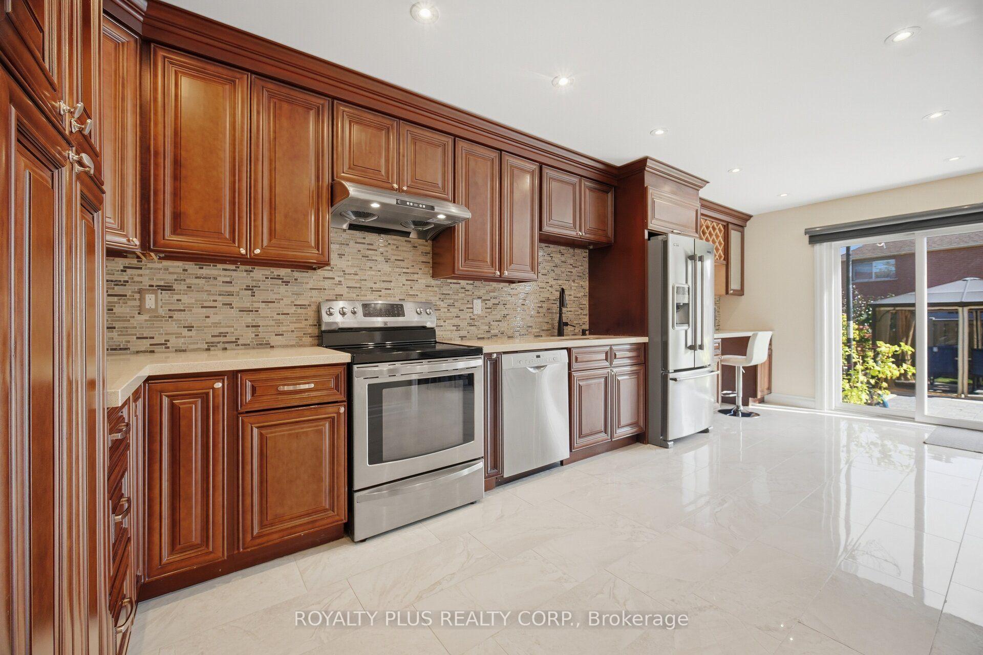 Photo 12 of 77 Arthurs Crescent, Brampton, Fletcher's West — HOMEH