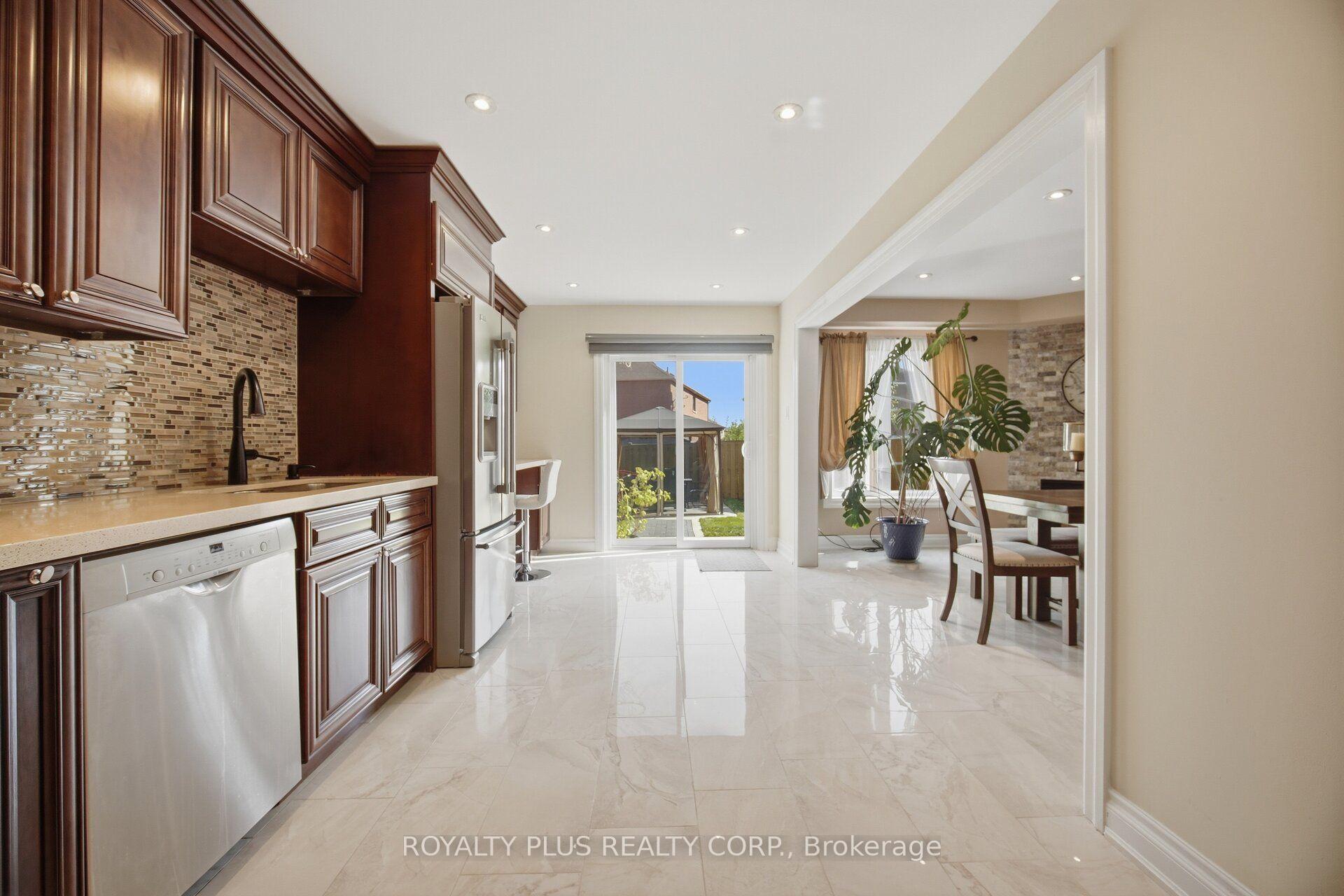 Photo 14 of 77 Arthurs Crescent, Brampton, Fletcher's West — HOMEH