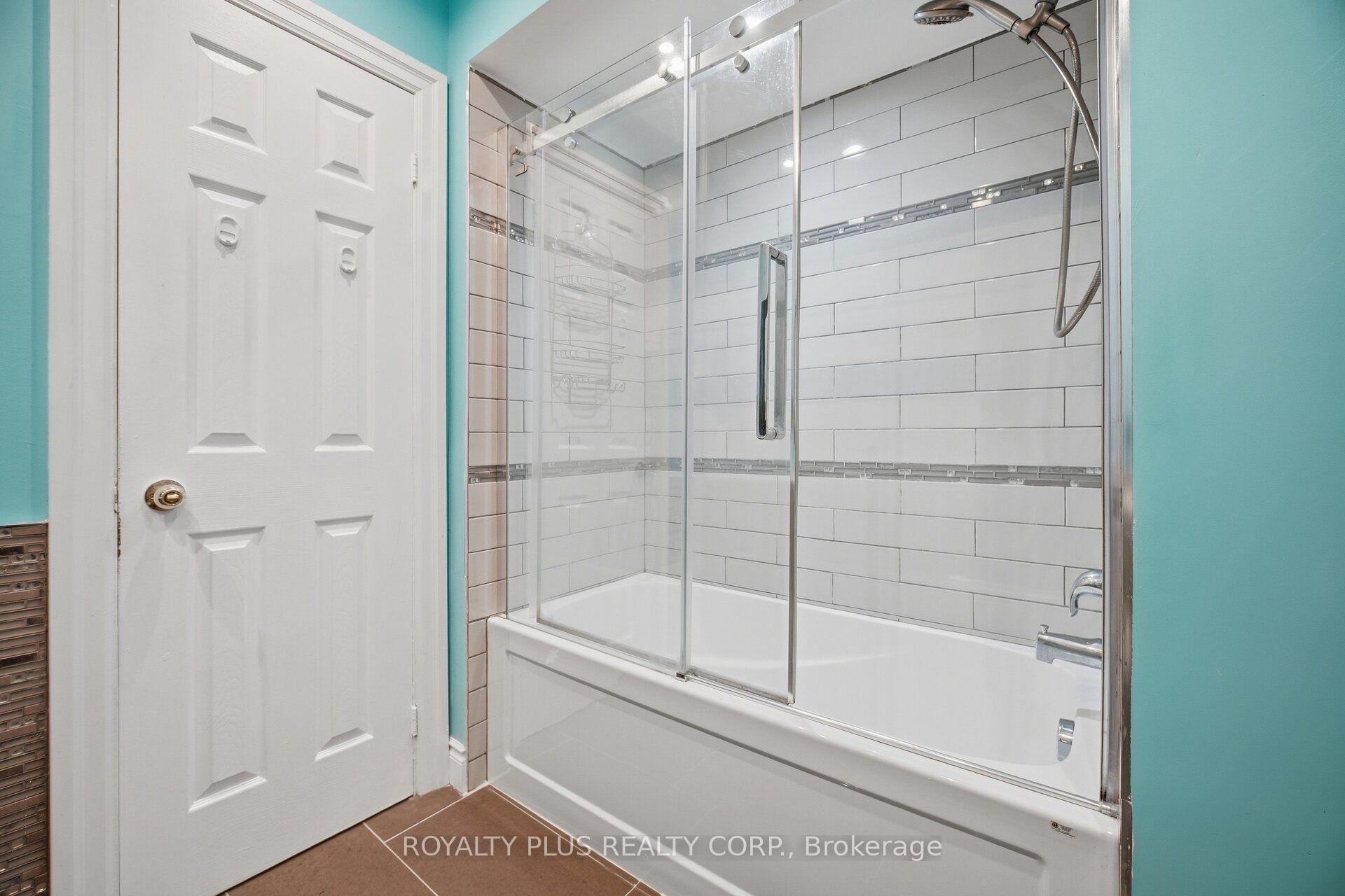 Photo 28 of 77 Arthurs Crescent, Brampton, Fletcher's West — HOMEH