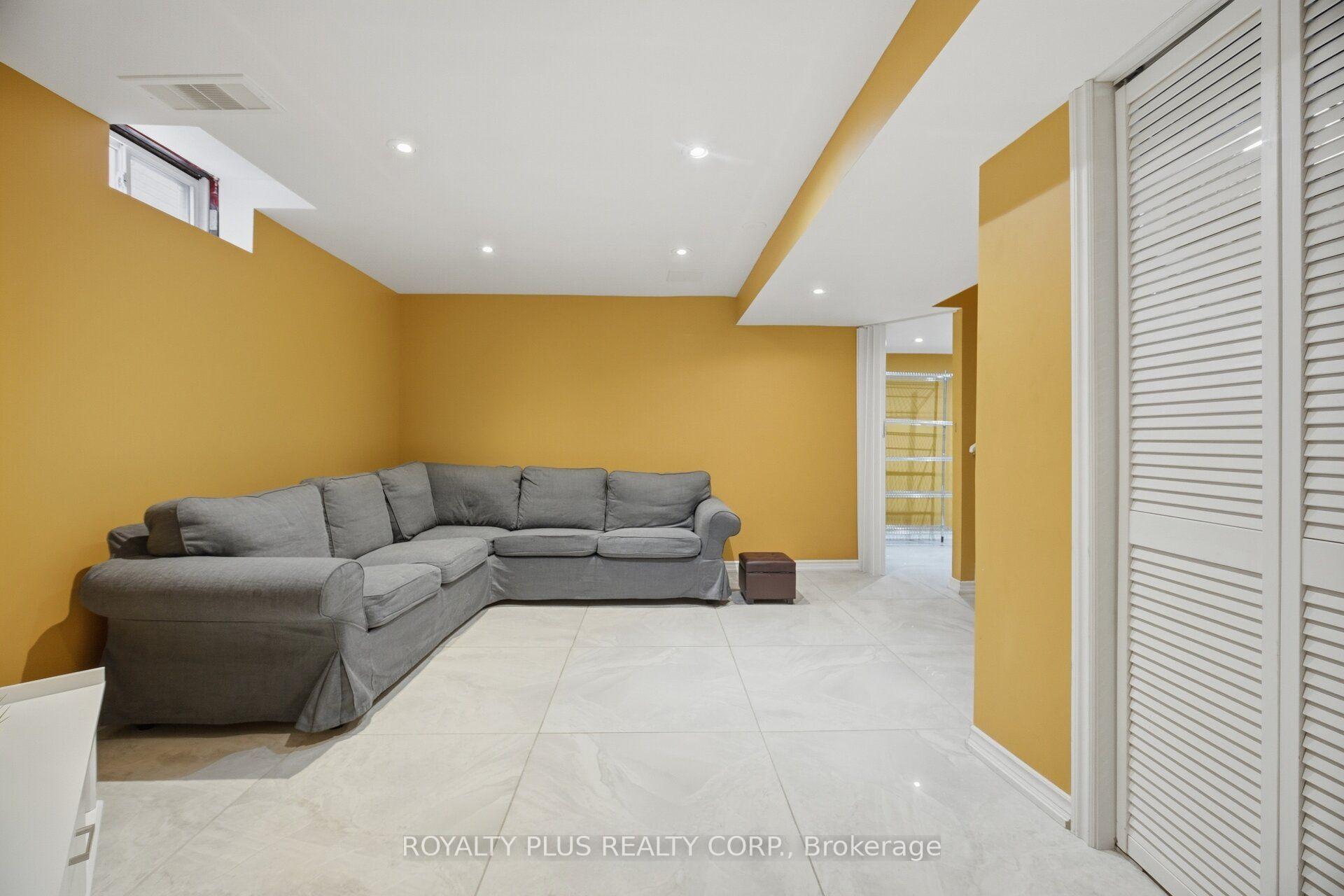 Photo 30 of 77 Arthurs Crescent, Brampton, Fletcher's West — HOMEH