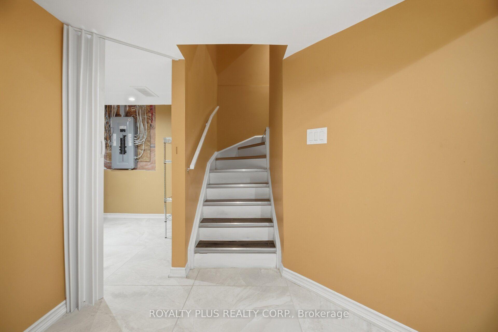 Photo 31 of 77 Arthurs Crescent, Brampton, Fletcher's West — HOMEH