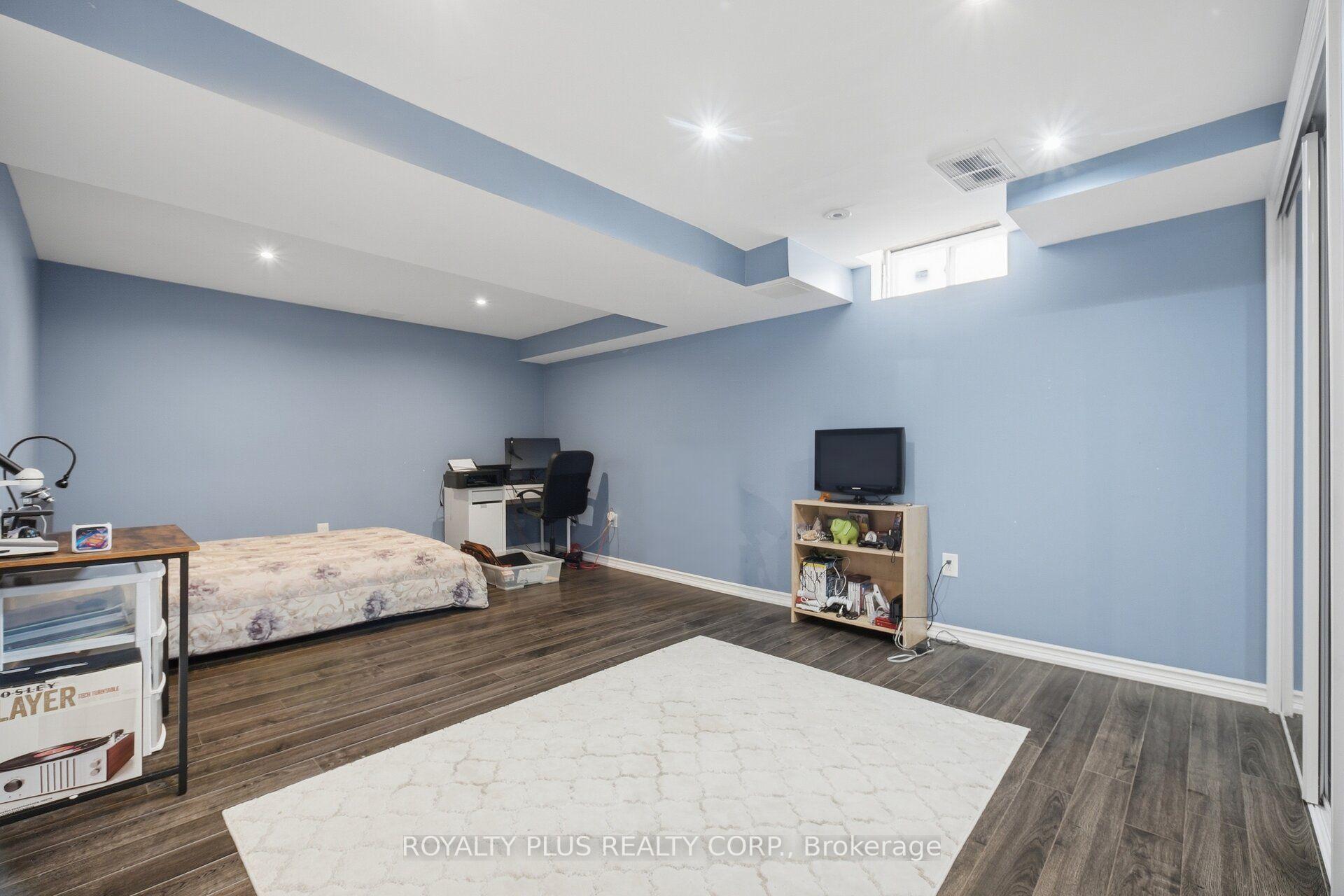Photo 33 of 77 Arthurs Crescent, Brampton, Fletcher's West — HOMEH