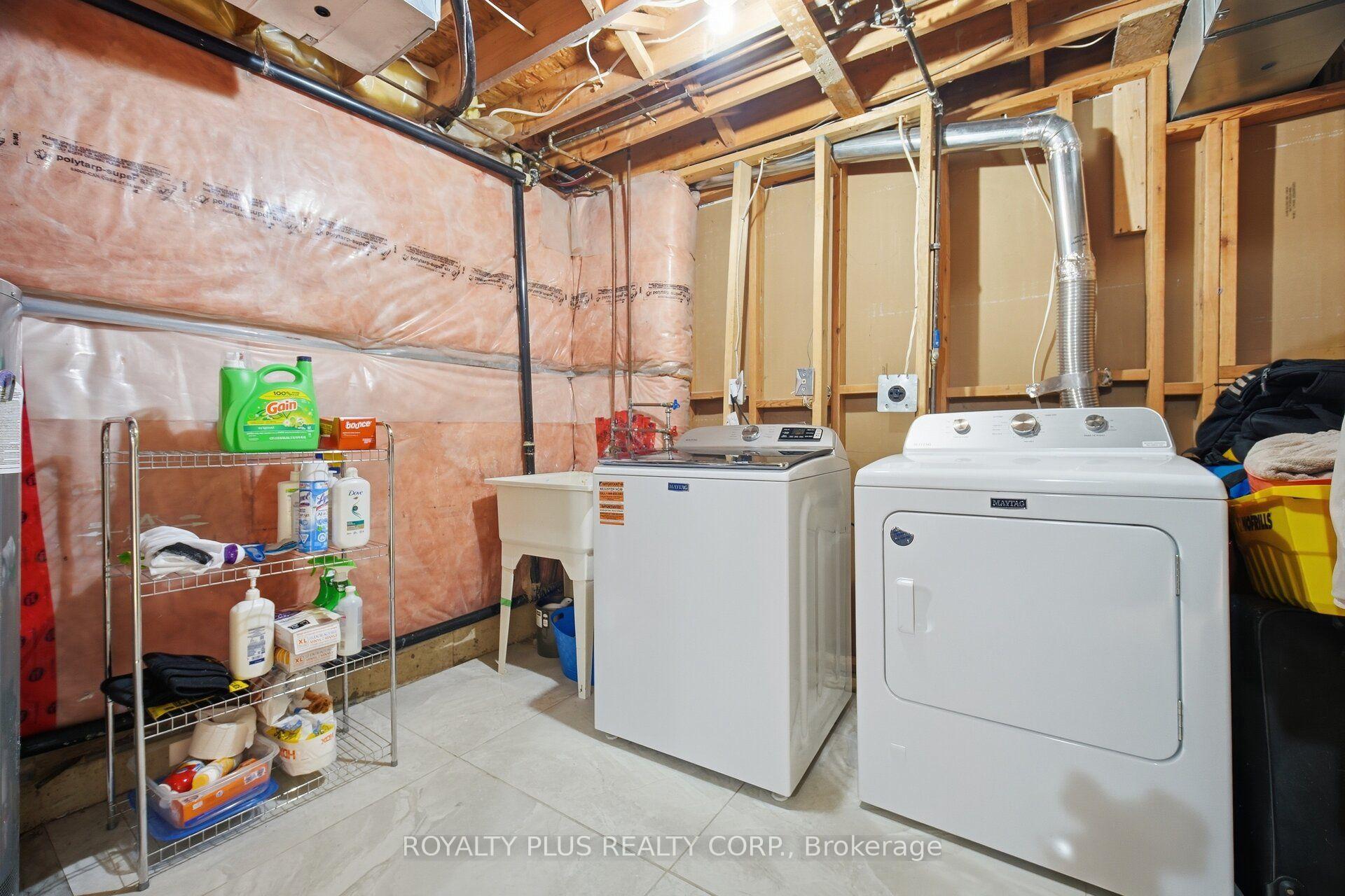 Photo 36 of 77 Arthurs Crescent, Brampton, Fletcher's West — HOMEH